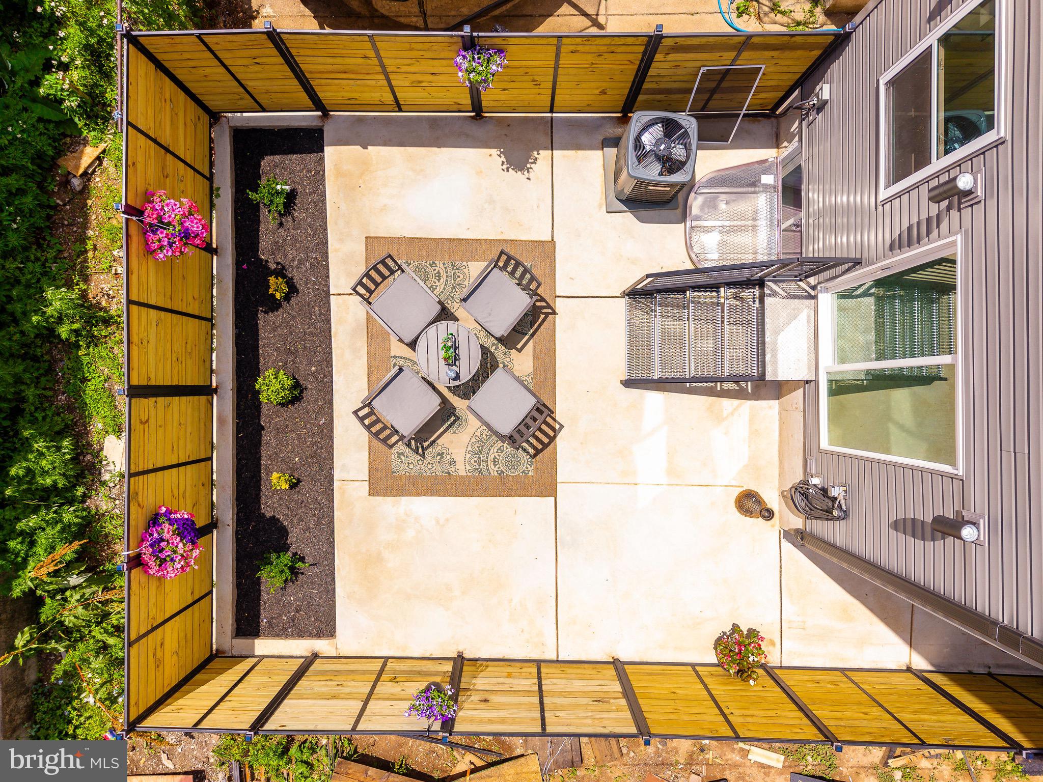 EAST KENSINGTON - Residential