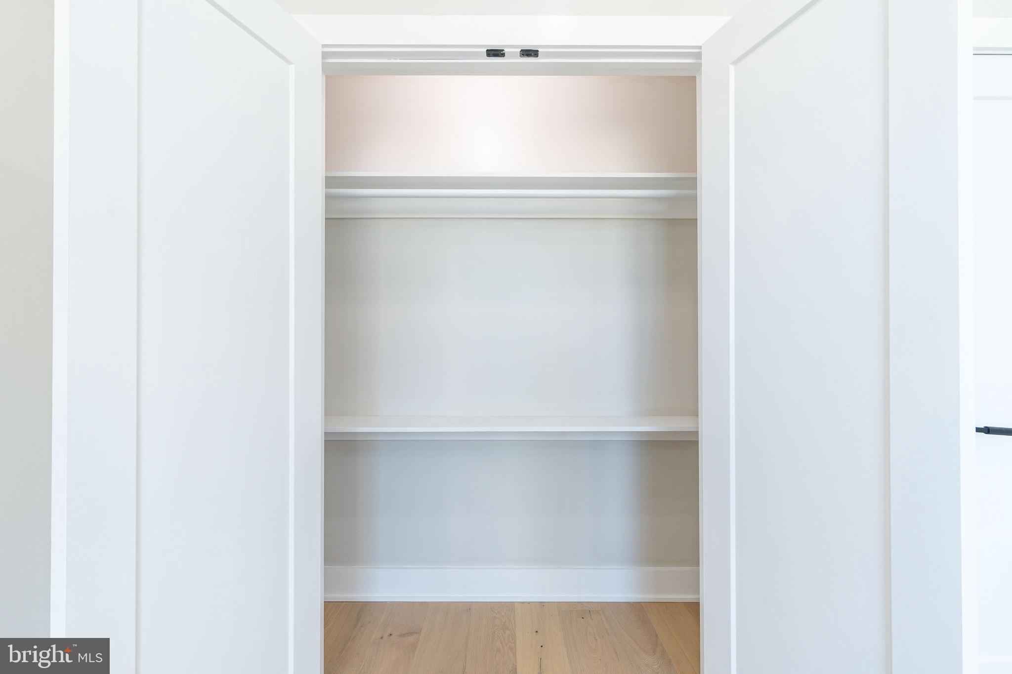 EAST KENSINGTON - Residential
