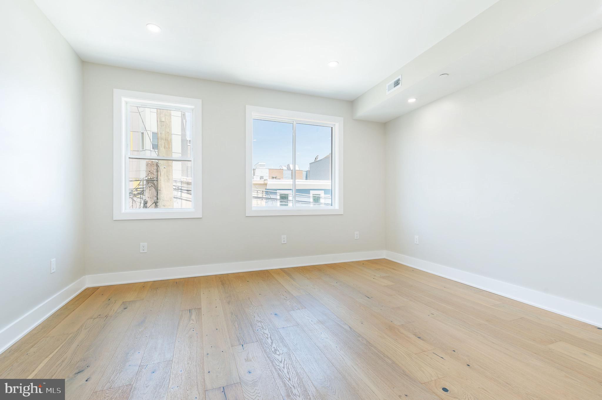 EAST KENSINGTON - Residential