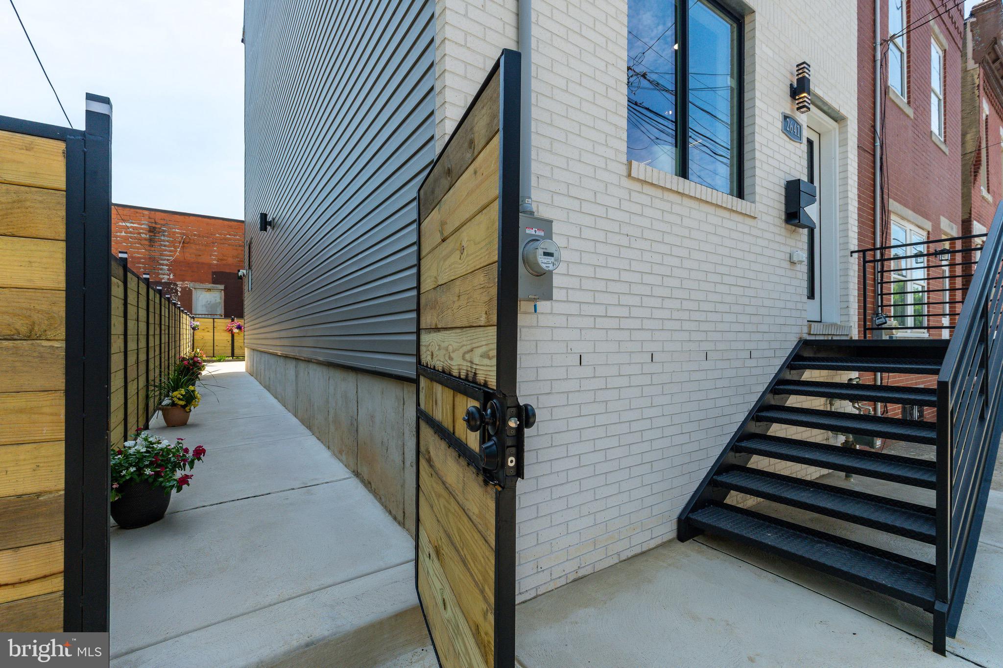 EAST KENSINGTON - Residential