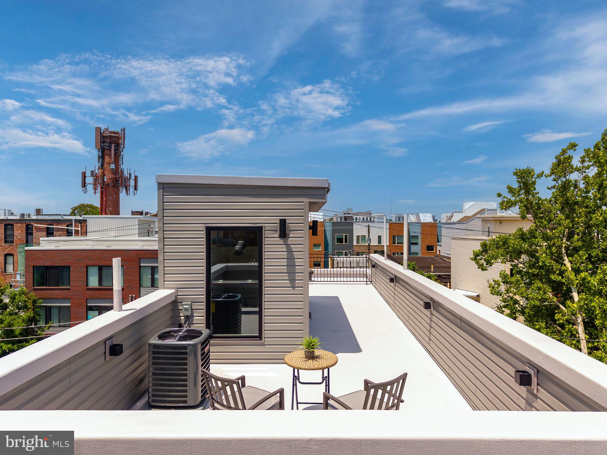 EAST KENSINGTON - Residential