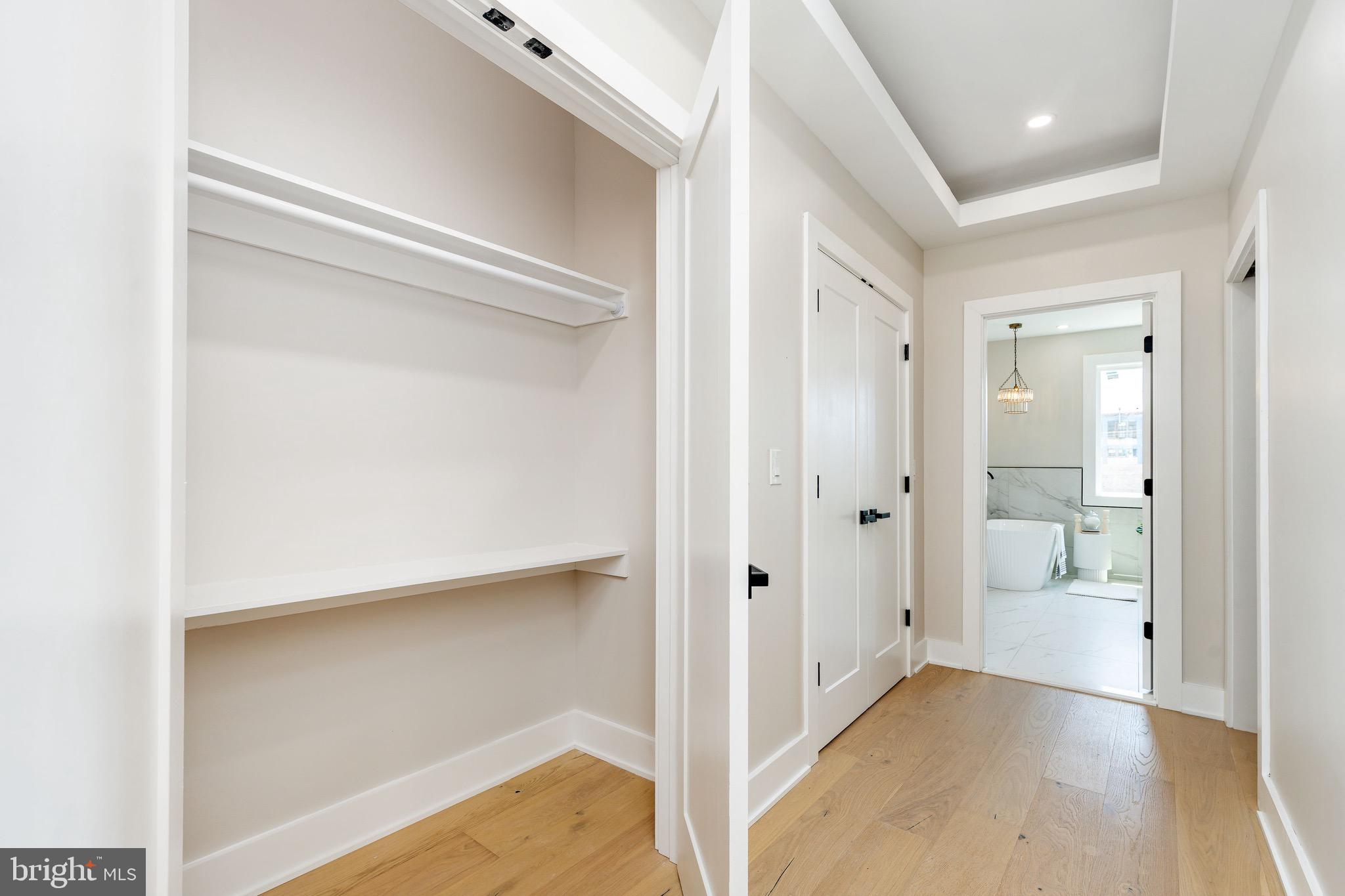EAST KENSINGTON - Residential