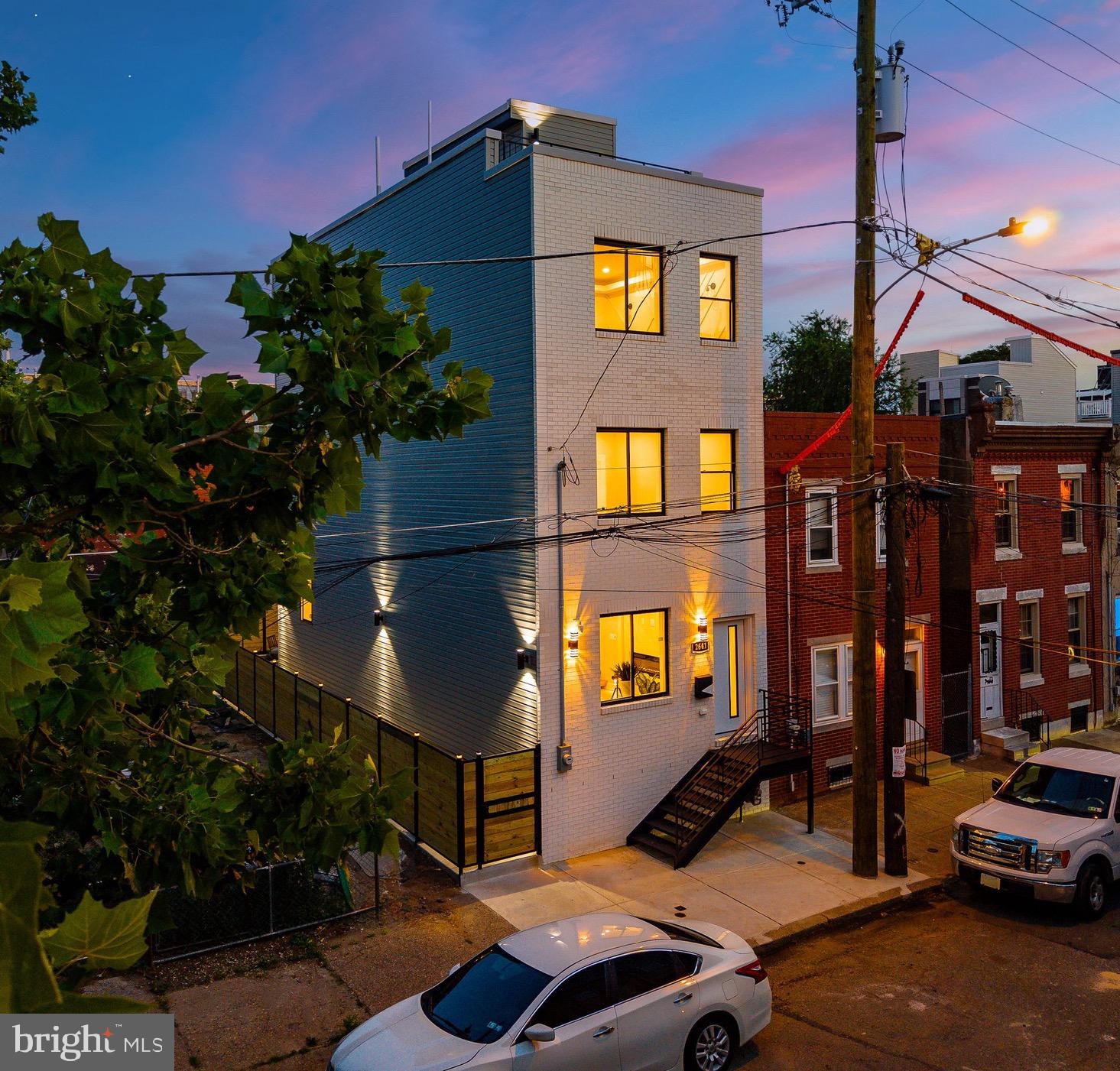 EAST KENSINGTON - Residential