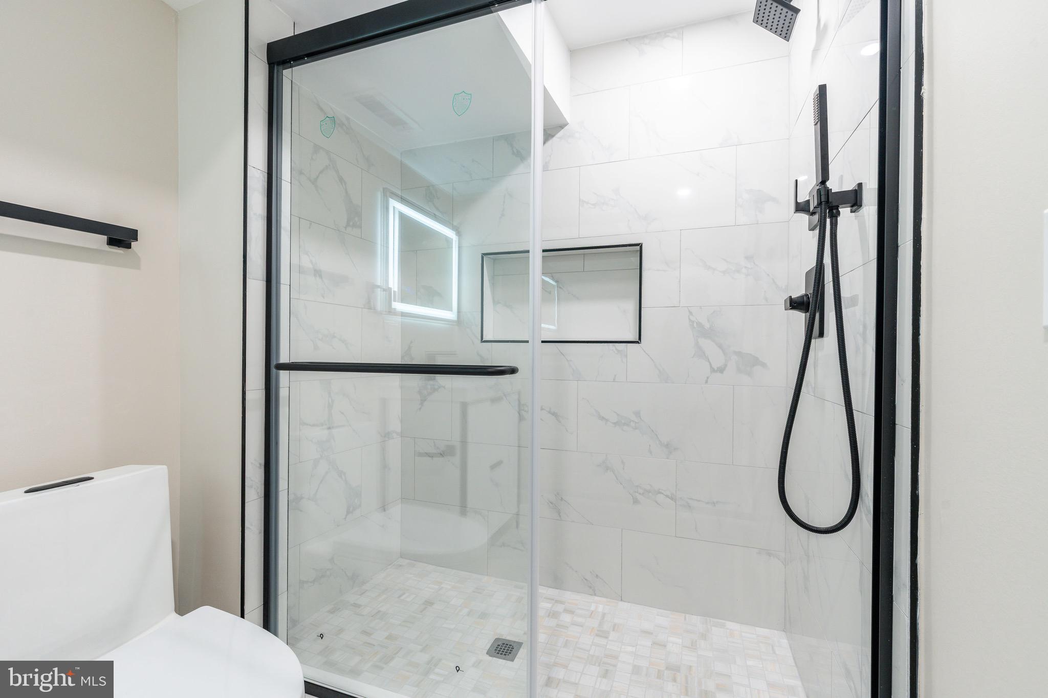 EAST KENSINGTON - Residential
