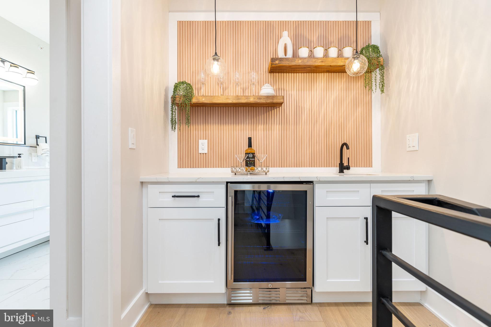 EAST KENSINGTON - Residential