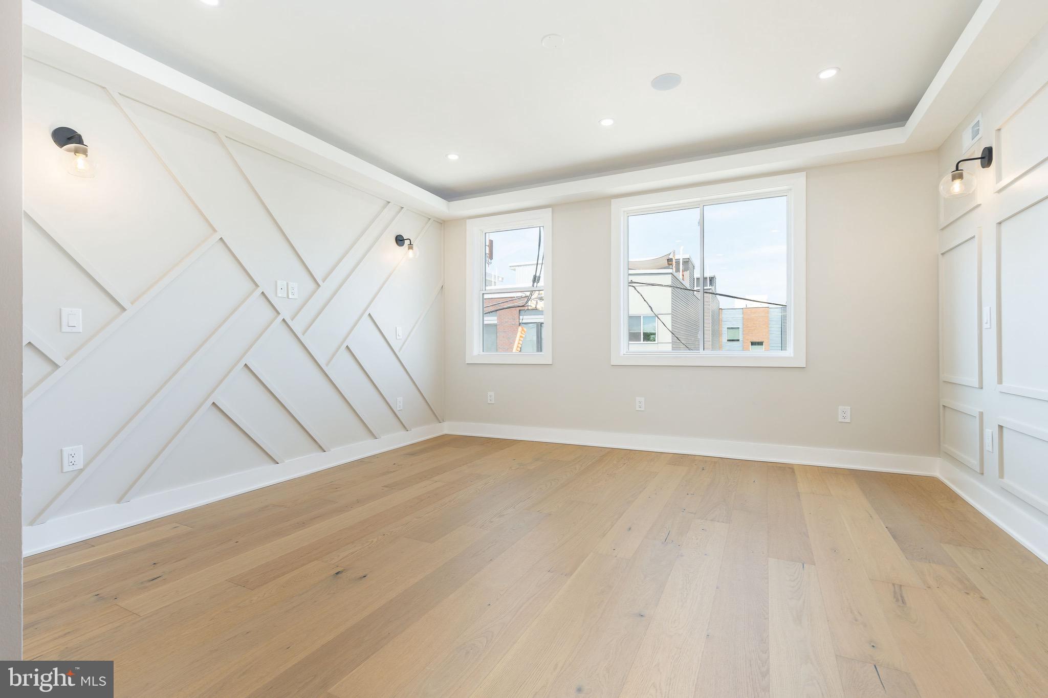 EAST KENSINGTON - Residential