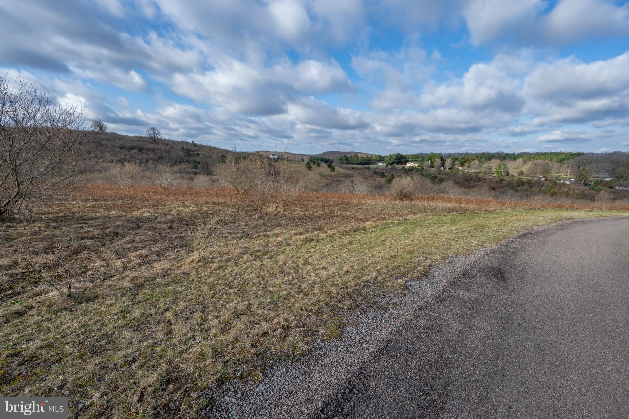 MOSS CREEK - Land