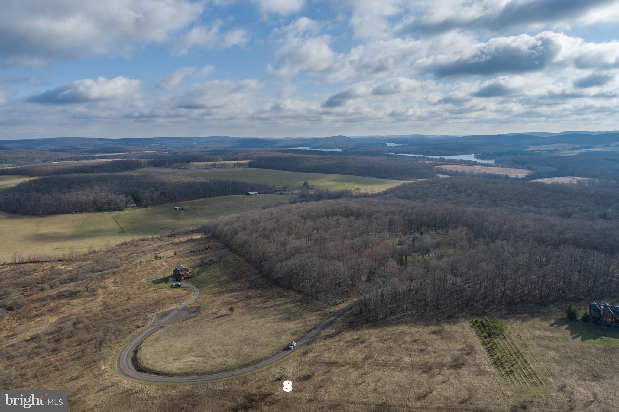 MOSS CREEK - Land
