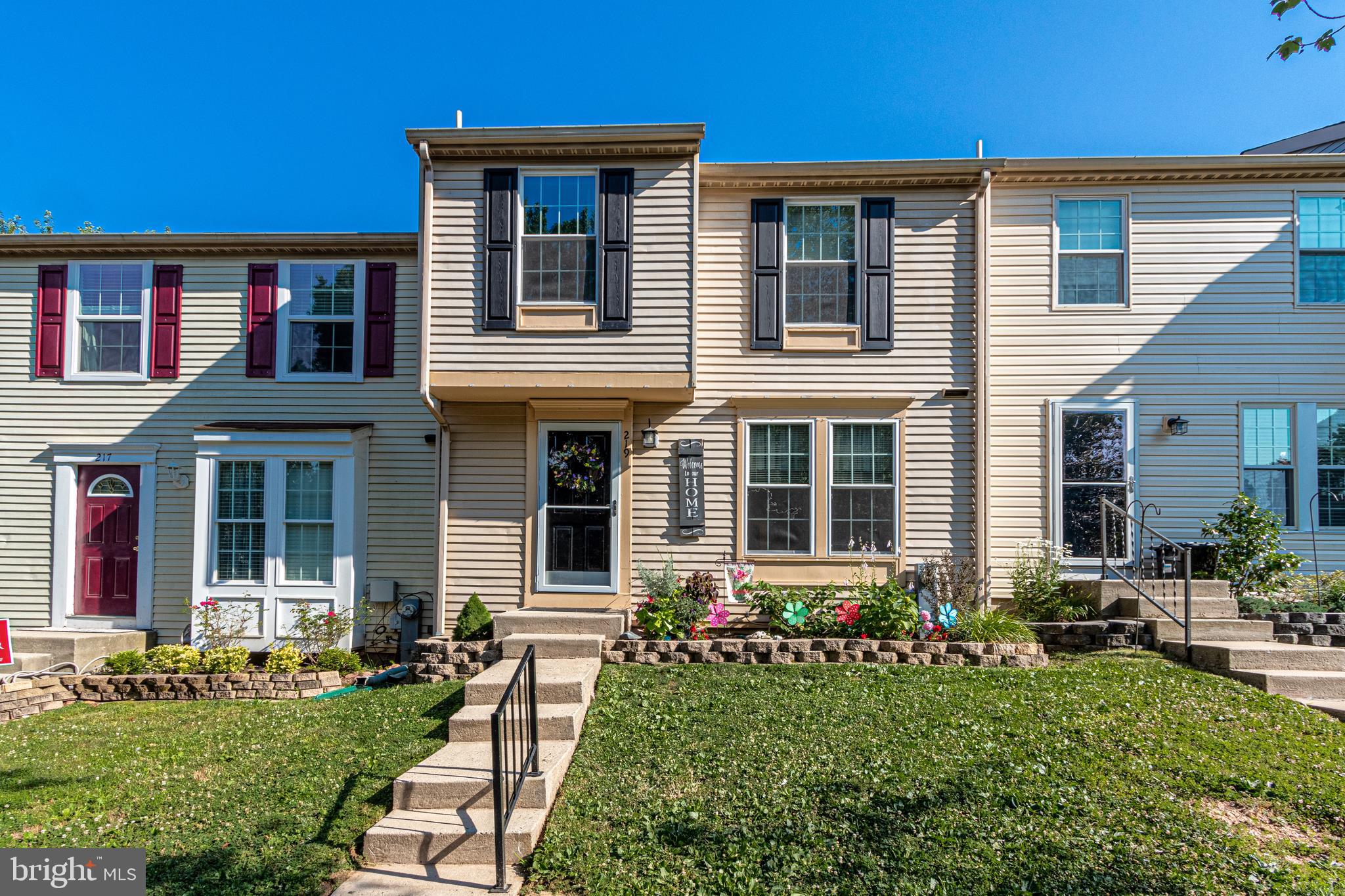CONSTANT FRIENDSHIP - Residential