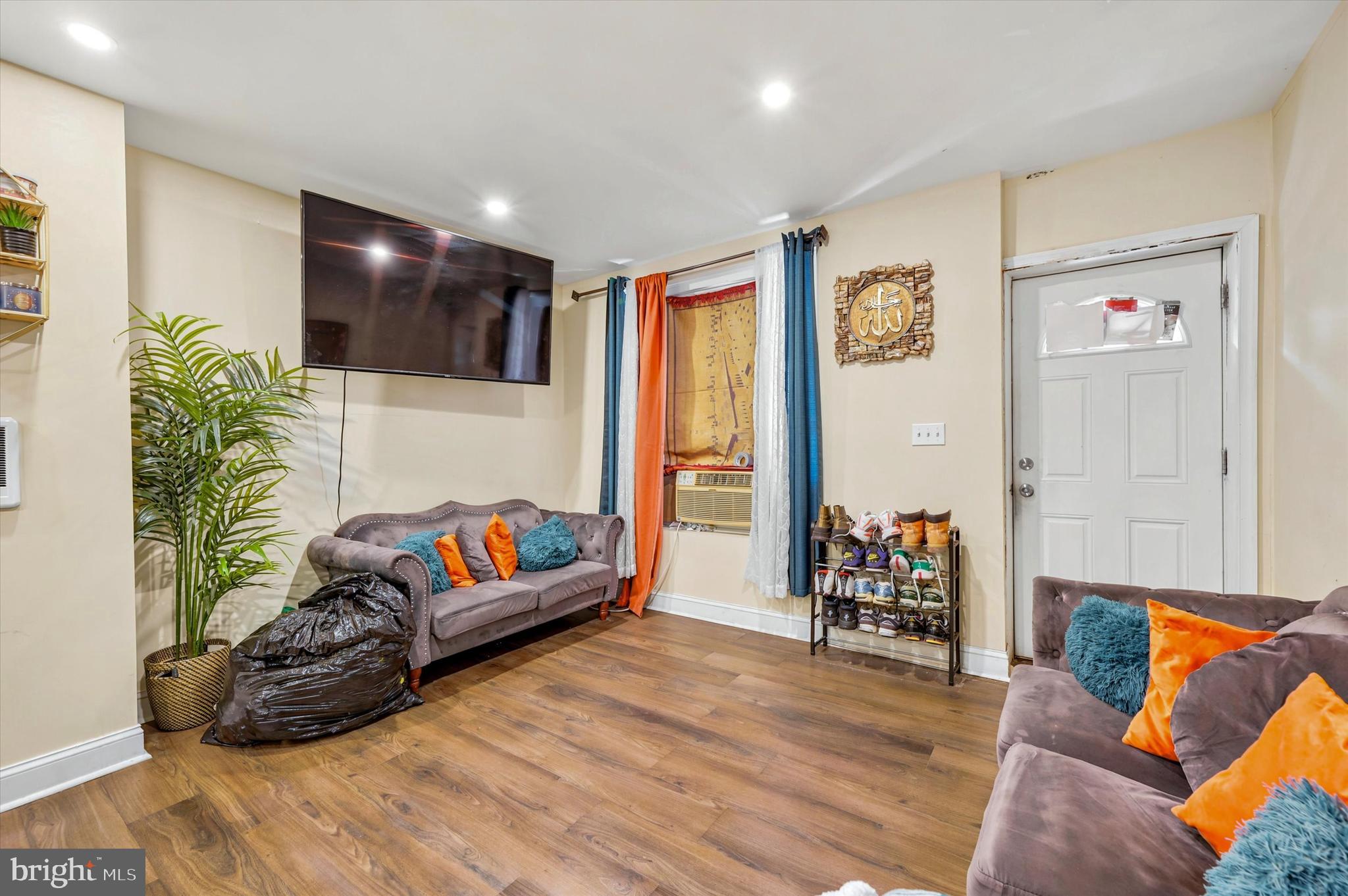 STRAWBERRY MANSION - Residential
