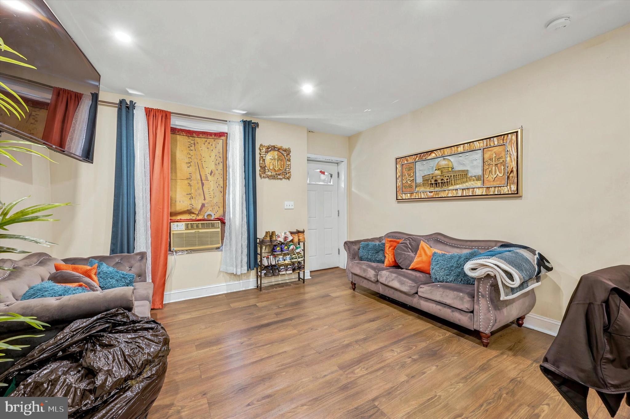 STRAWBERRY MANSION - Residential