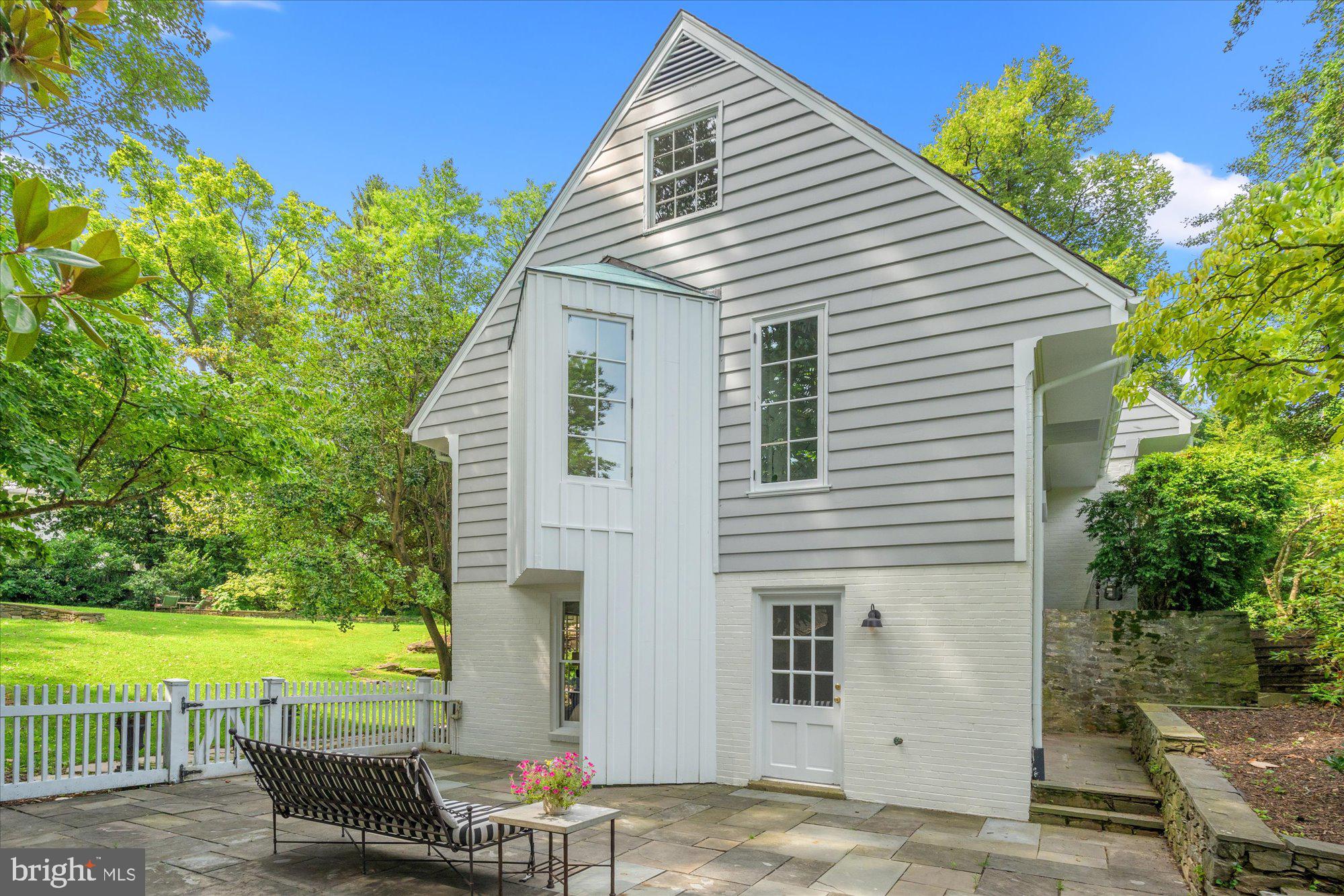 CHEVY CHASE HILLS - Residential