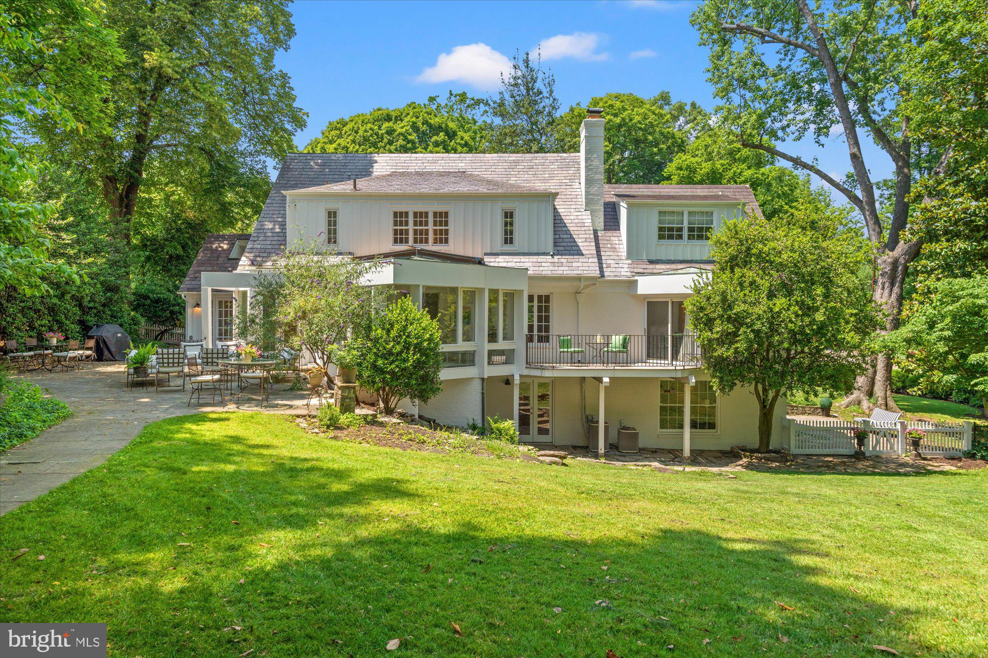 CHEVY CHASE HILLS - Residential