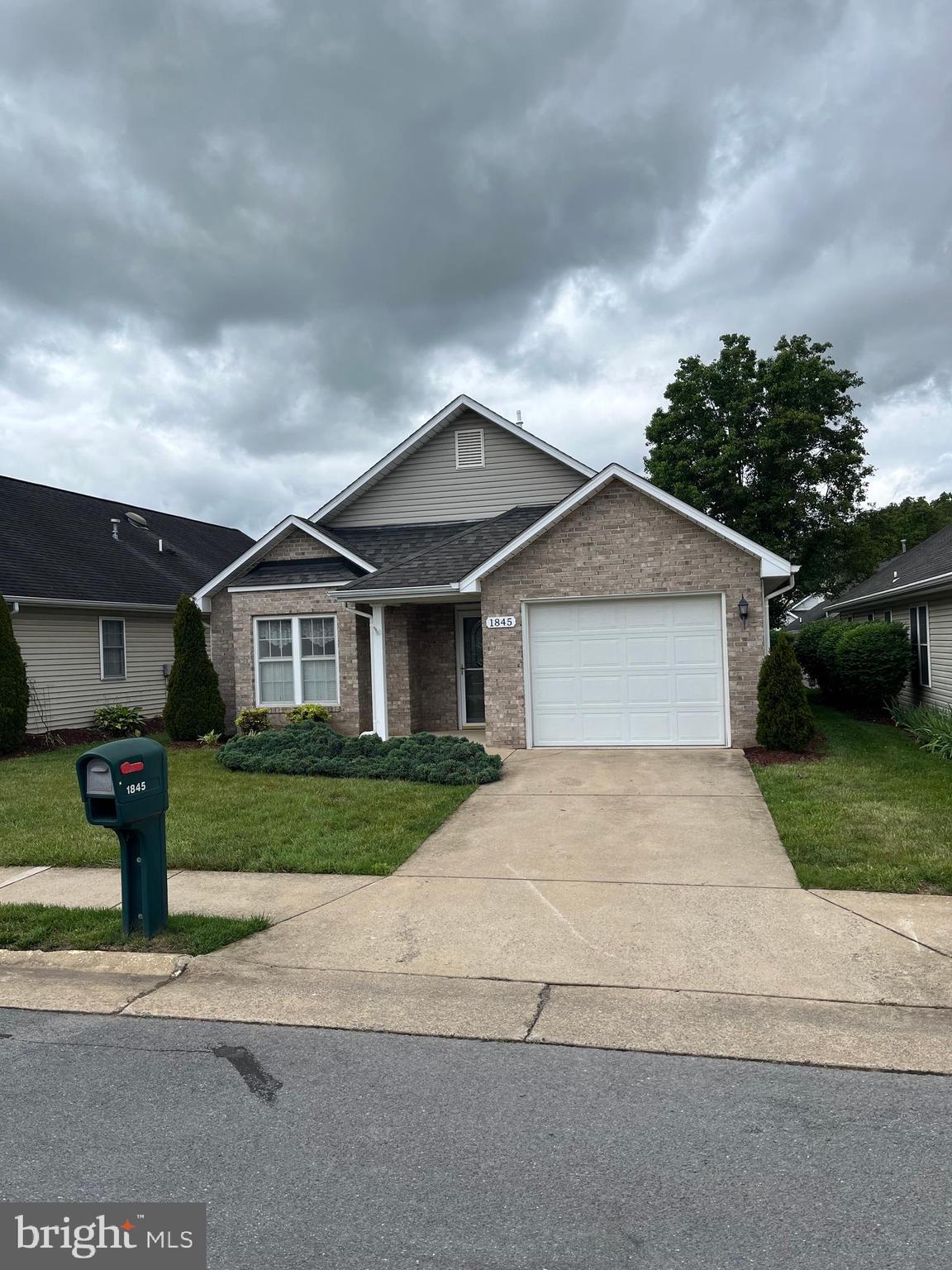 WILLOW LAWN COTTAGES - Residential