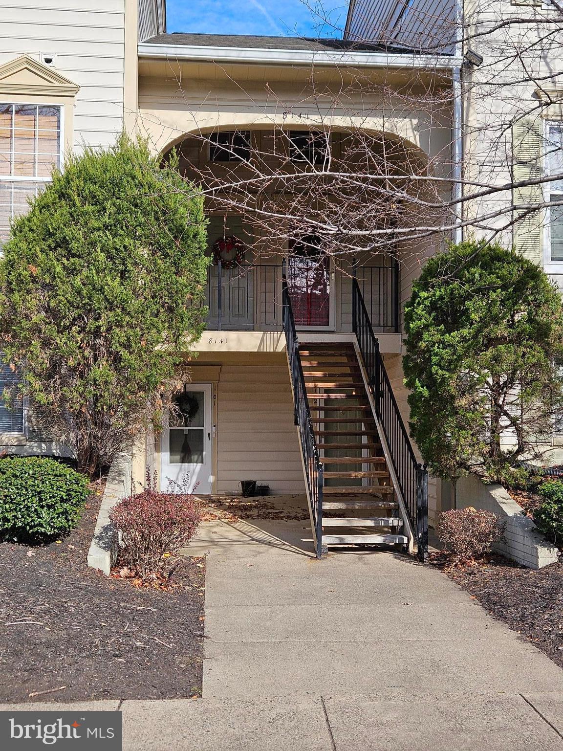 Must SEE!!! Beautiful 1st floor condo. Completely updated. LVP flooring through out and freshly painted,
Great Location and ready for the new Tenant. Close to commuter routes, shopping and dining.
