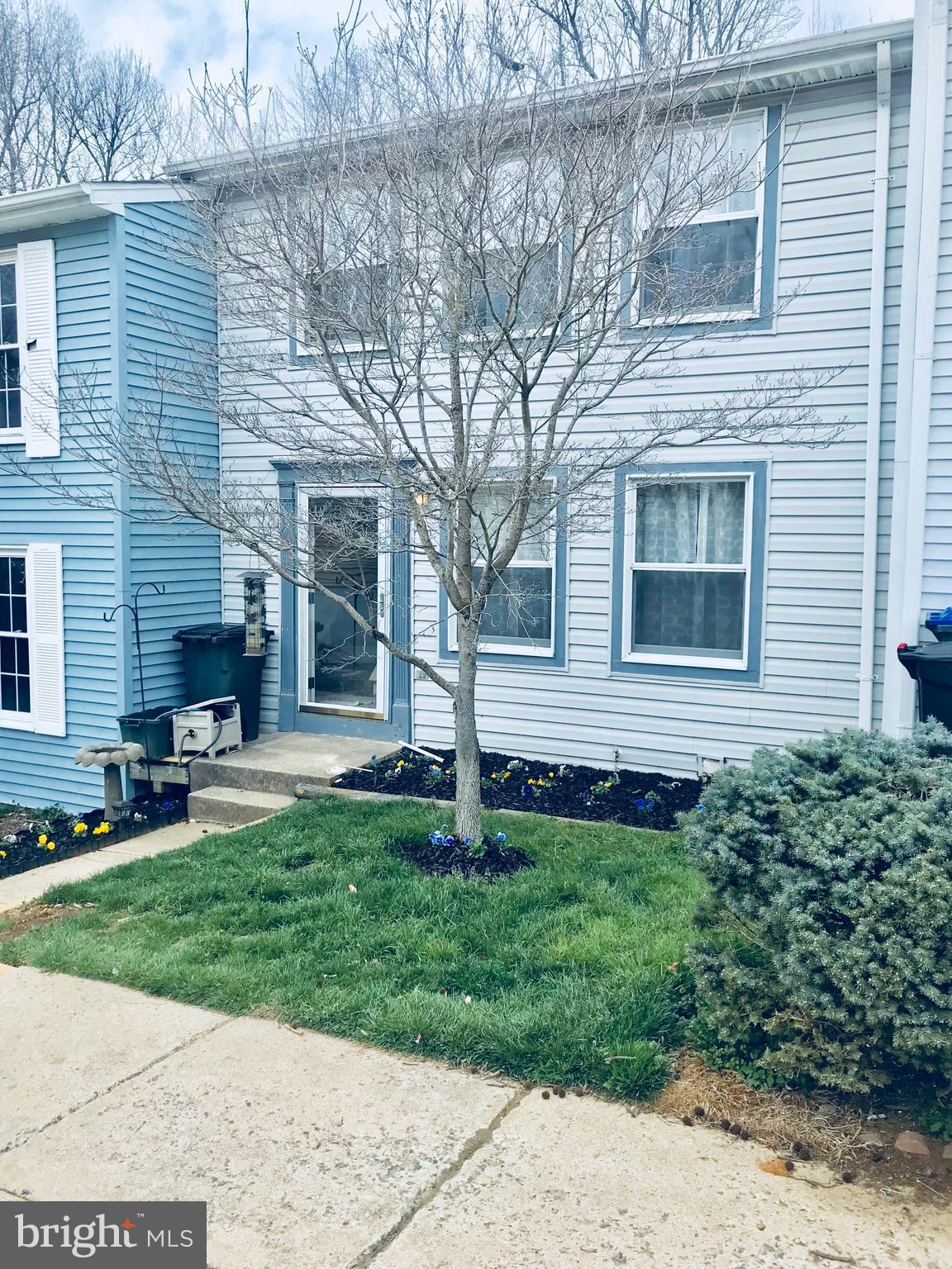 Well maintained townhouse, granite counter tops, tile floors, new carpet, freshly painted, power washed siding, new vanities and light fixtures, close to public transportation , Springfield Mall, several shopping centers, and  major highways 395,495, Fairfax County Parkway, don not miss it!