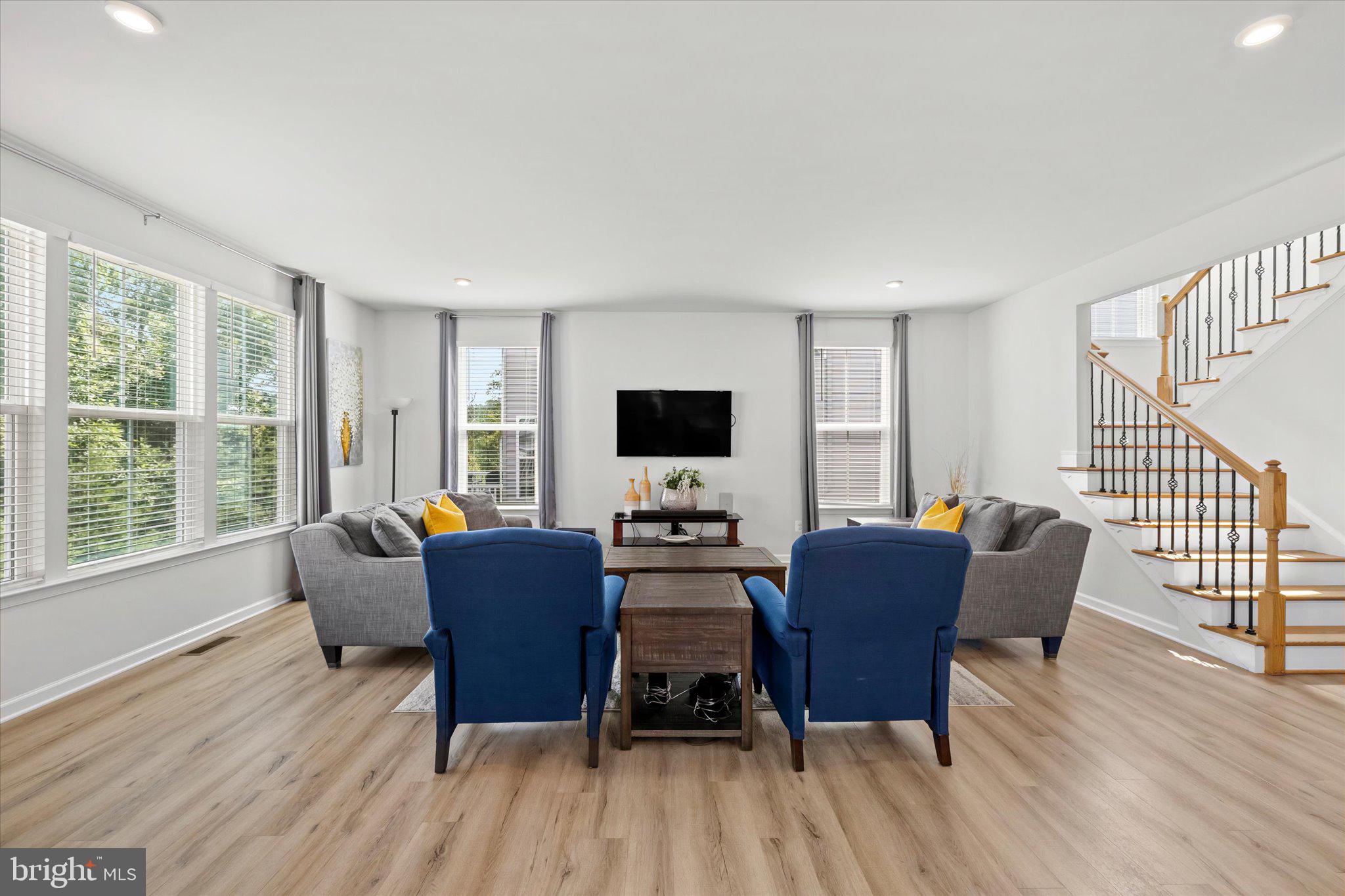 MAY'S QUARTER - Residential