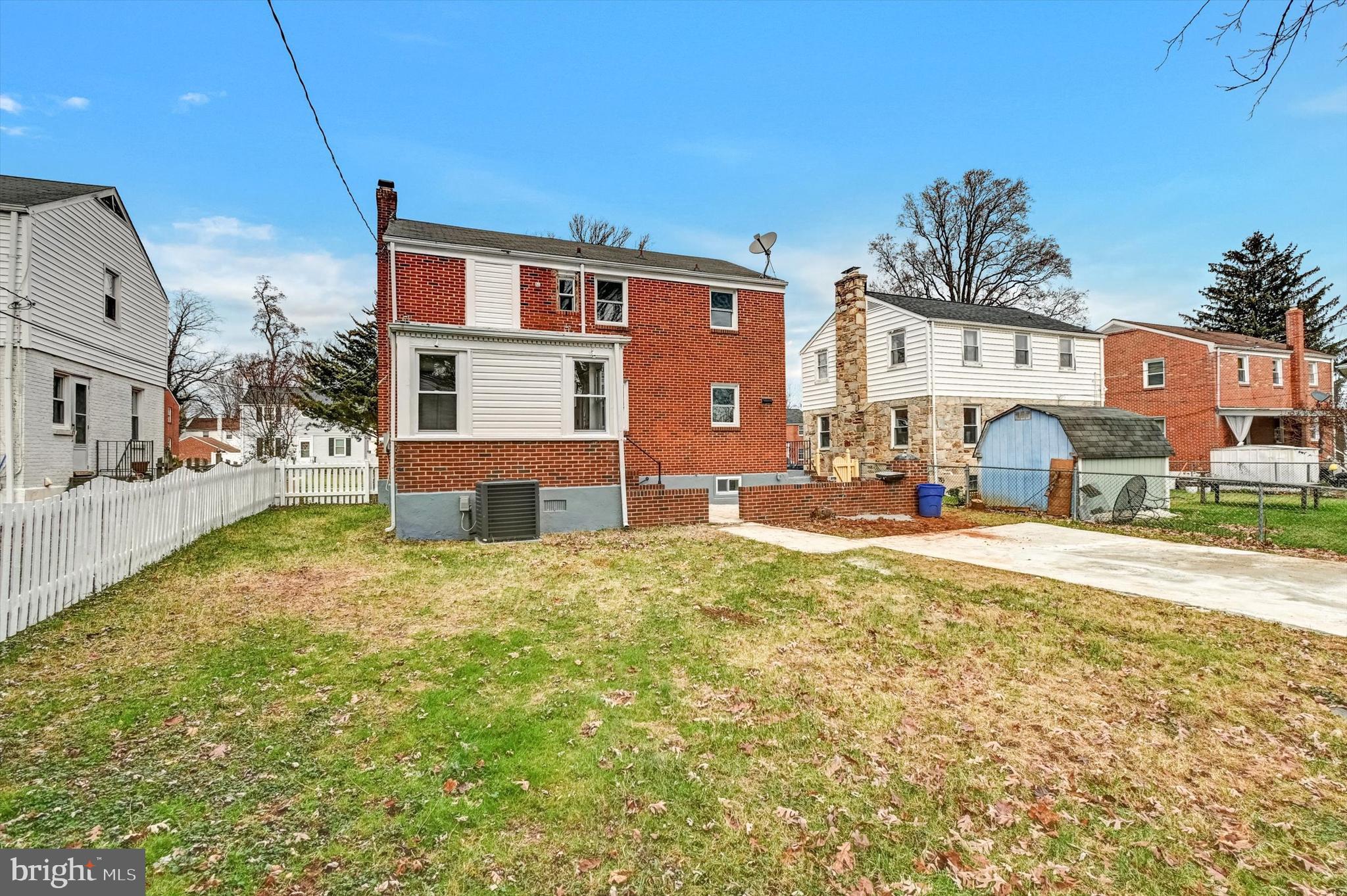 COLONIAL VILLAGE - Residential