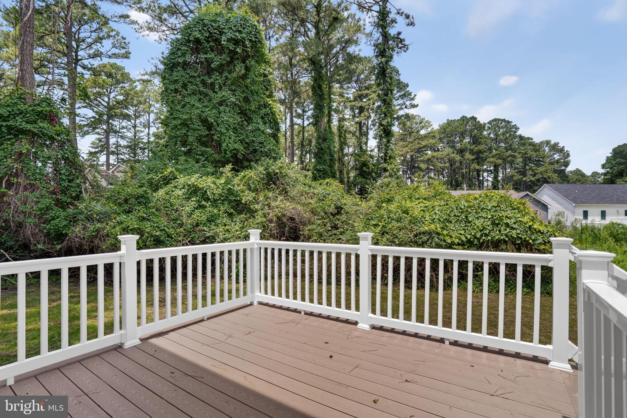 CAPTAIN'S COVE - Residential
