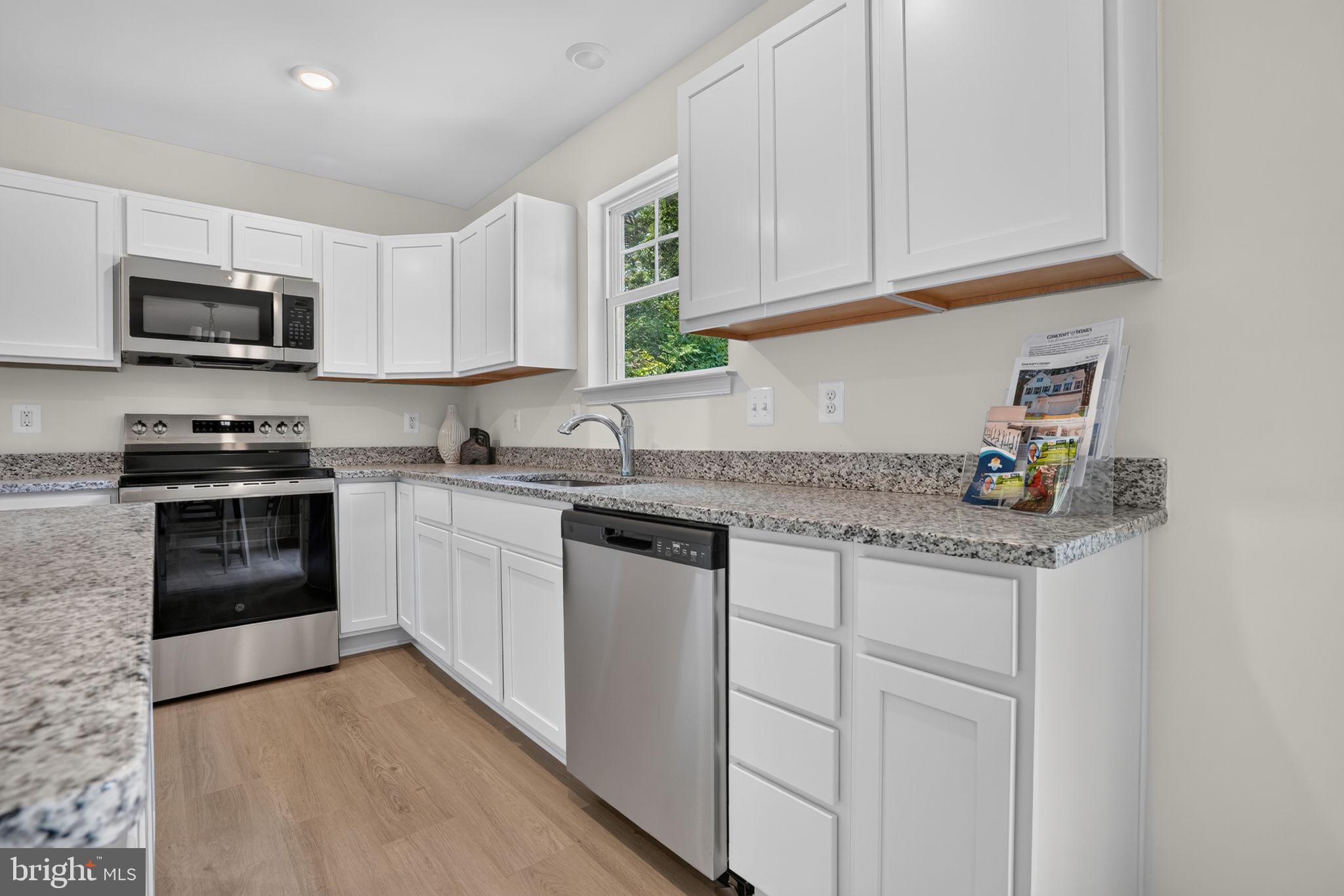 CAPTAIN'S COVE - Residential