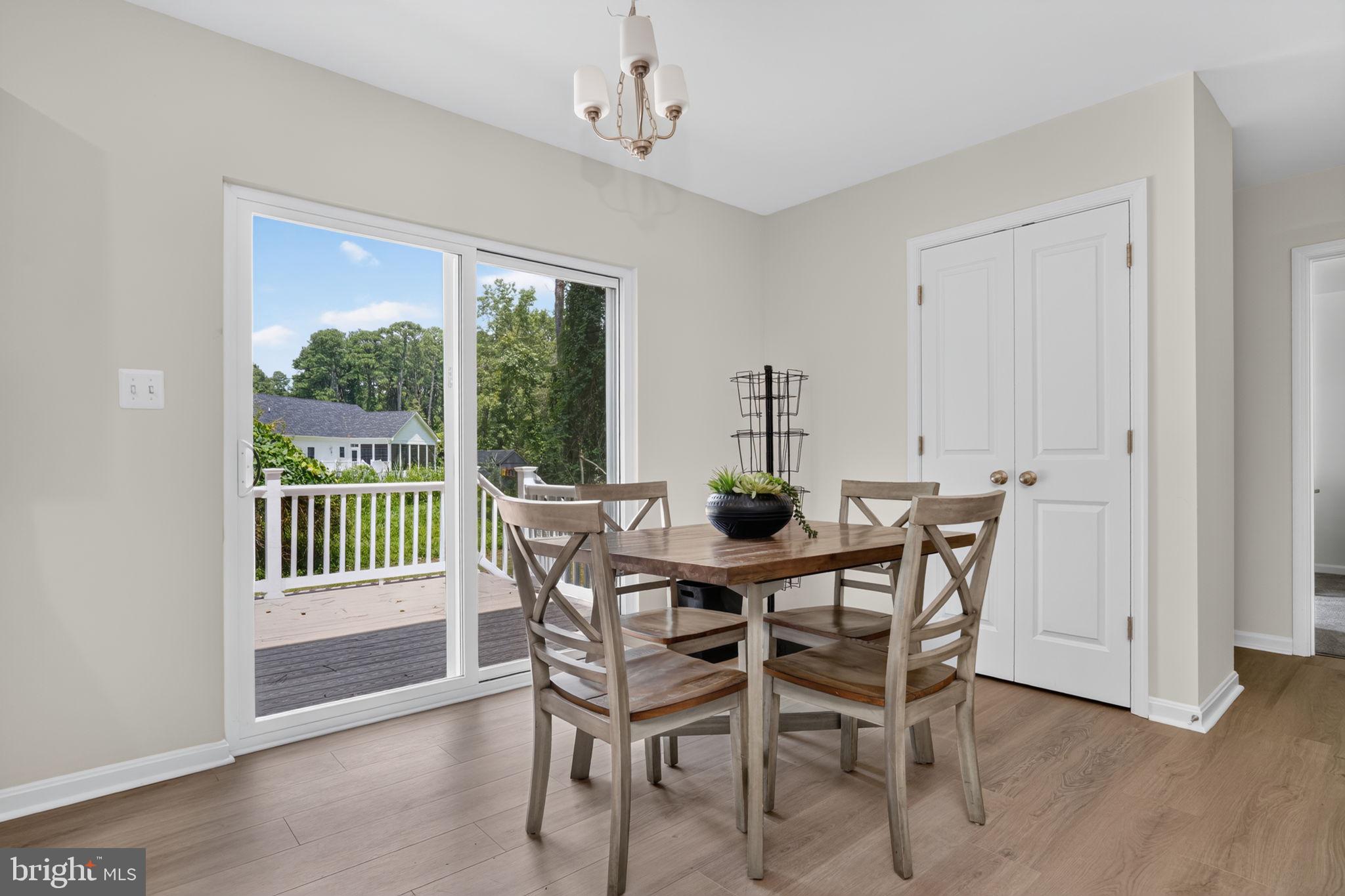 CAPTAIN'S COVE - Residential