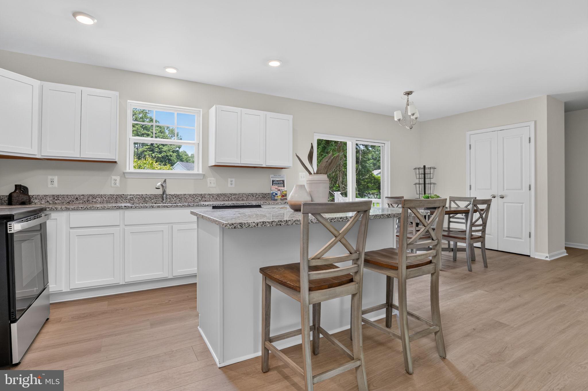 CAPTAIN'S COVE - Residential