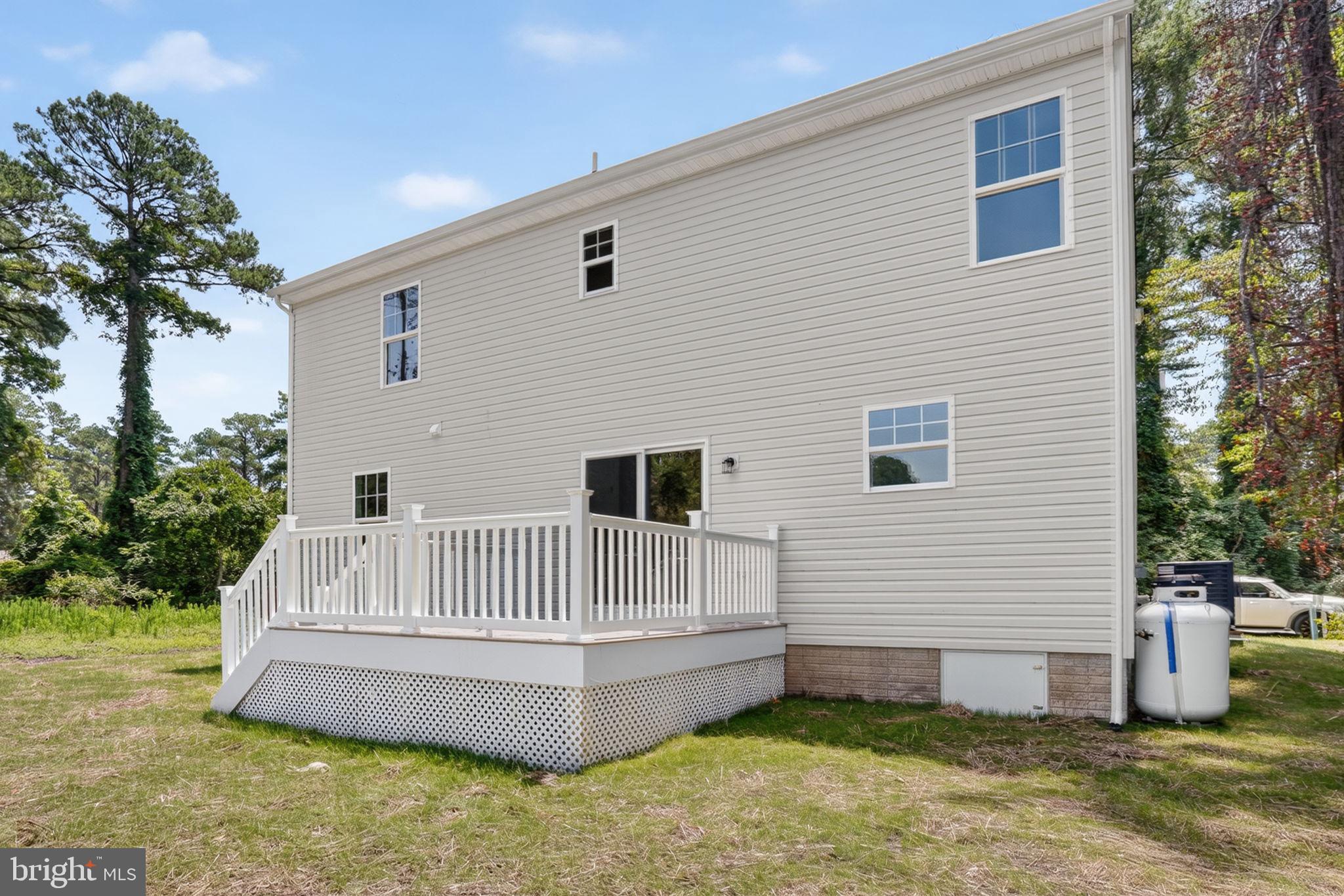 CAPTAIN'S COVE - Residential