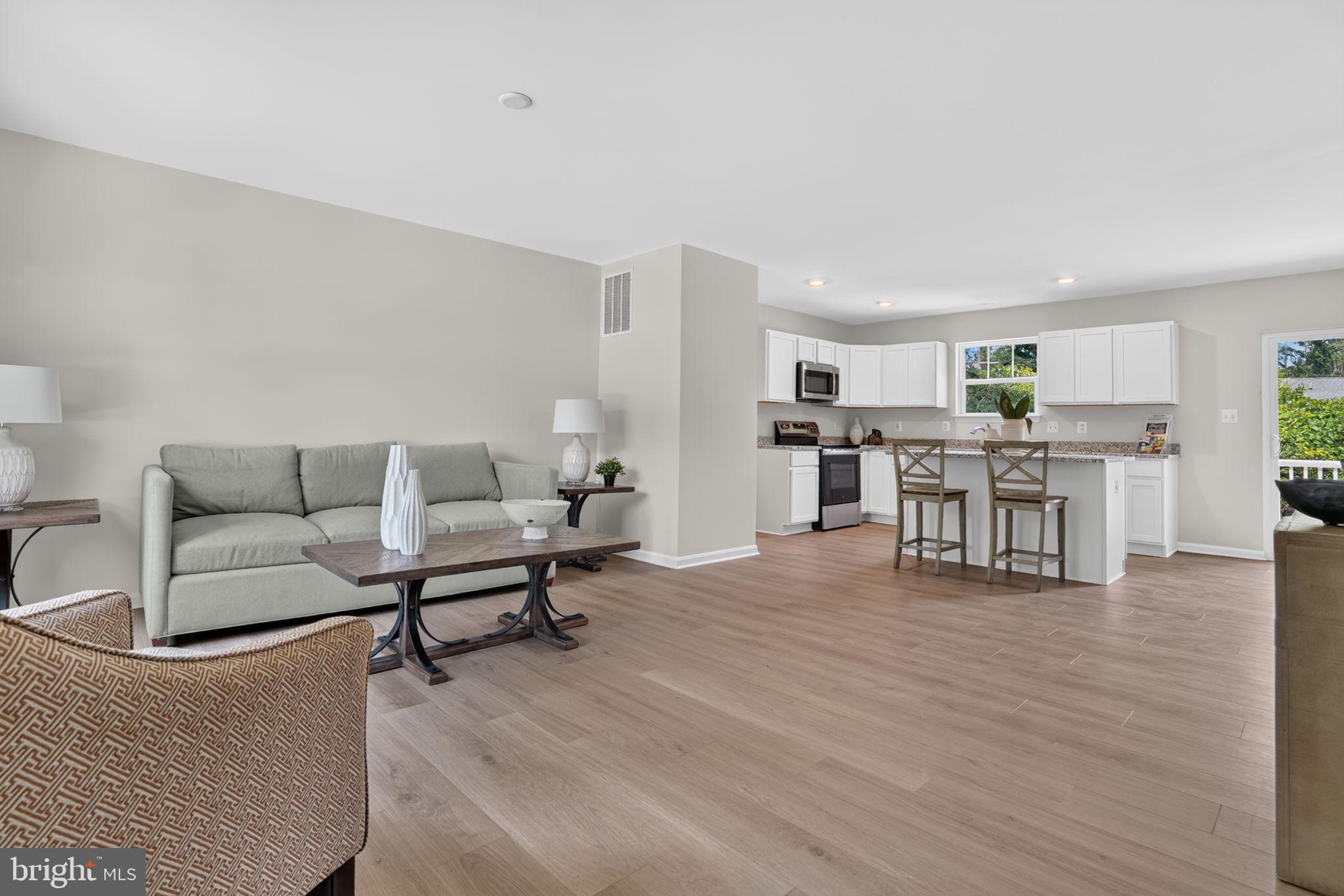 CAPTAIN'S COVE - Residential