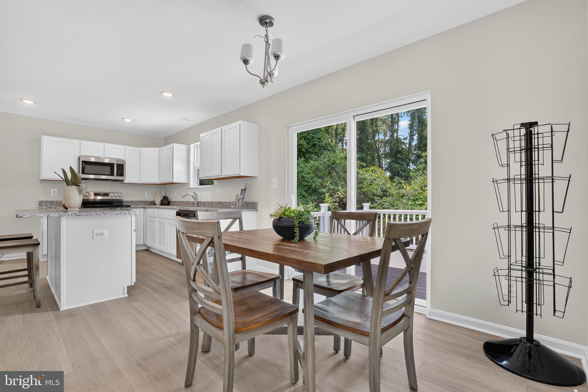 CAPTAIN'S COVE - Residential