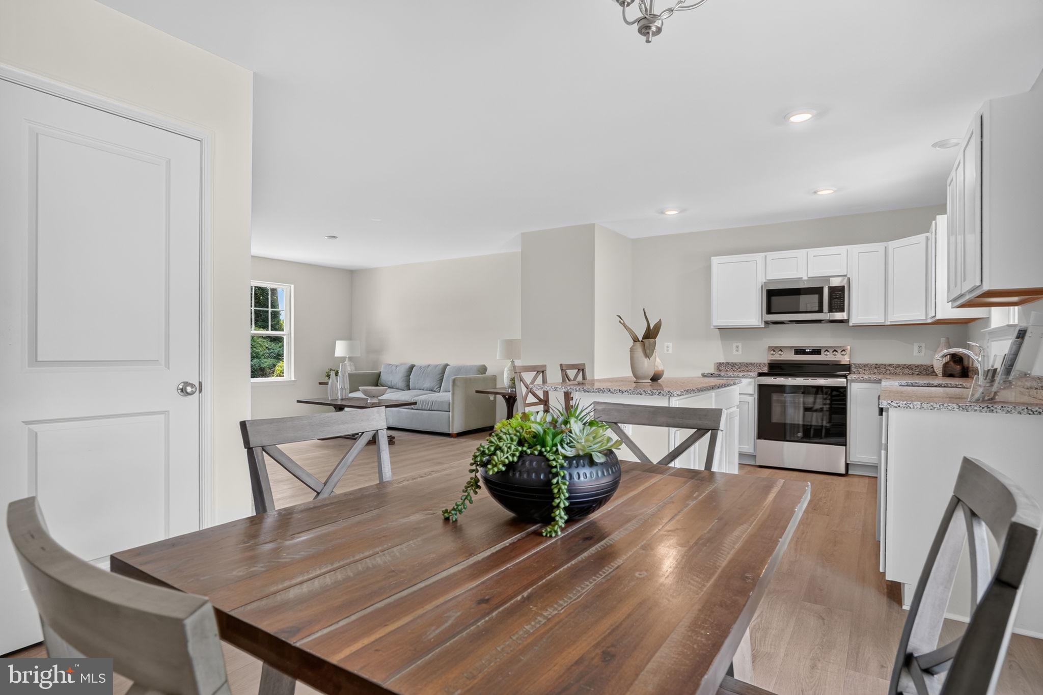 CAPTAIN'S COVE - Residential