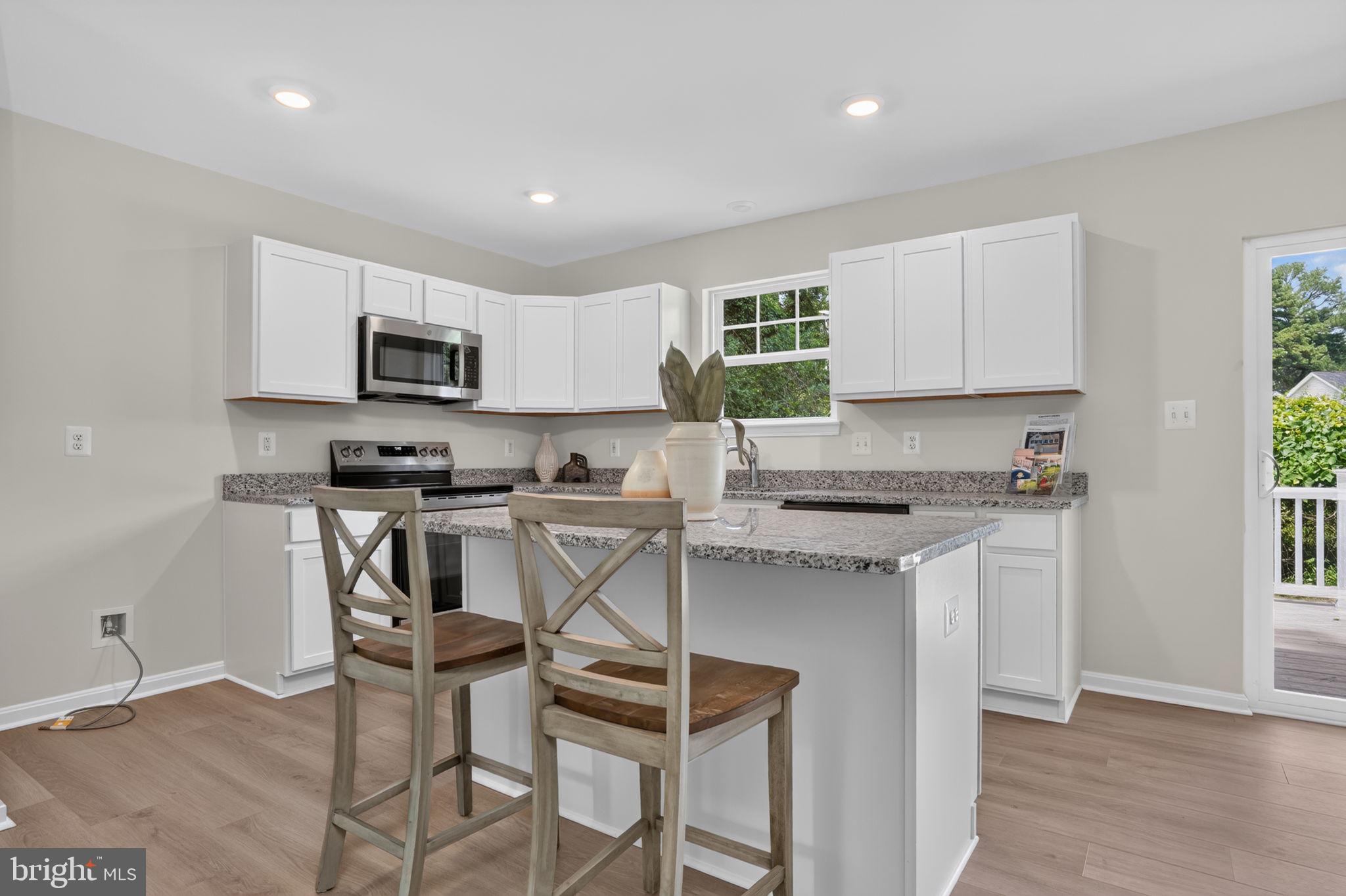 CAPTAIN'S COVE - Residential