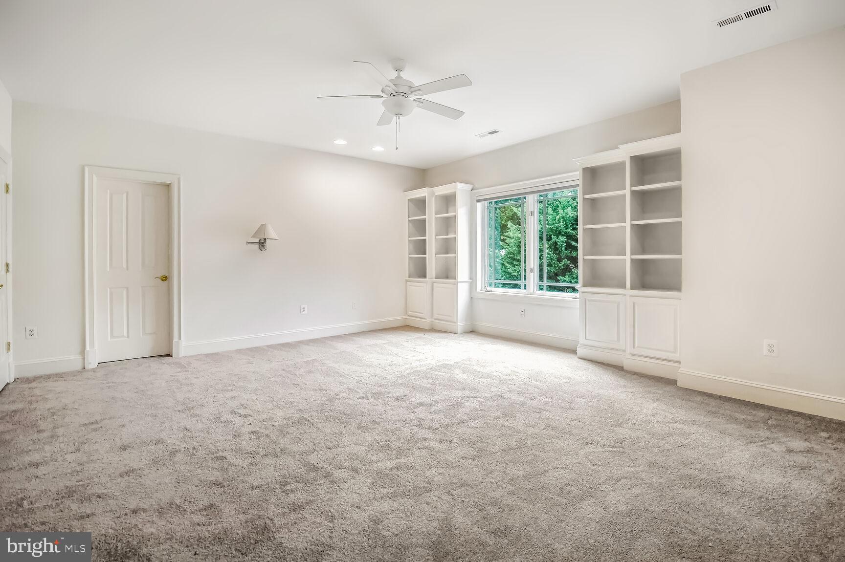 HUNTING HILL - Residential
