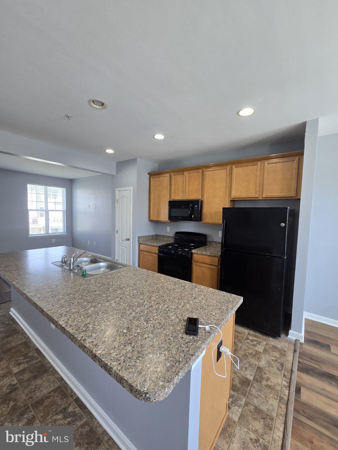 ADMIRALS LANDING - Residential