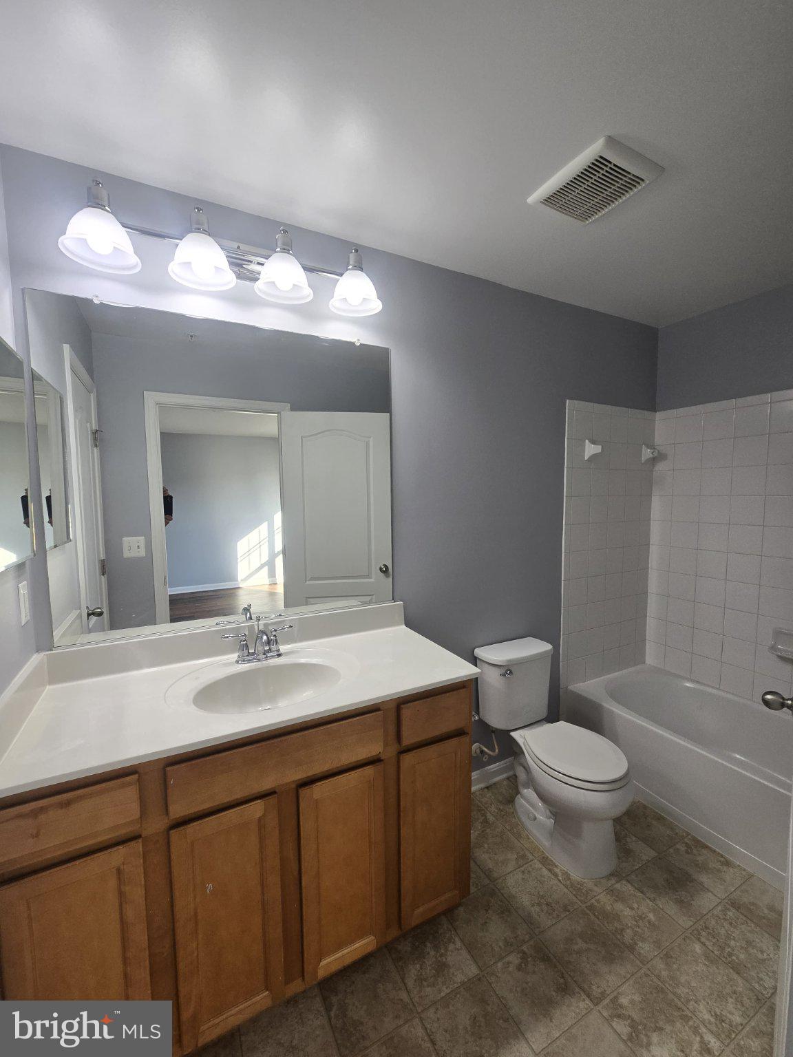 ADMIRALS LANDING - Residential