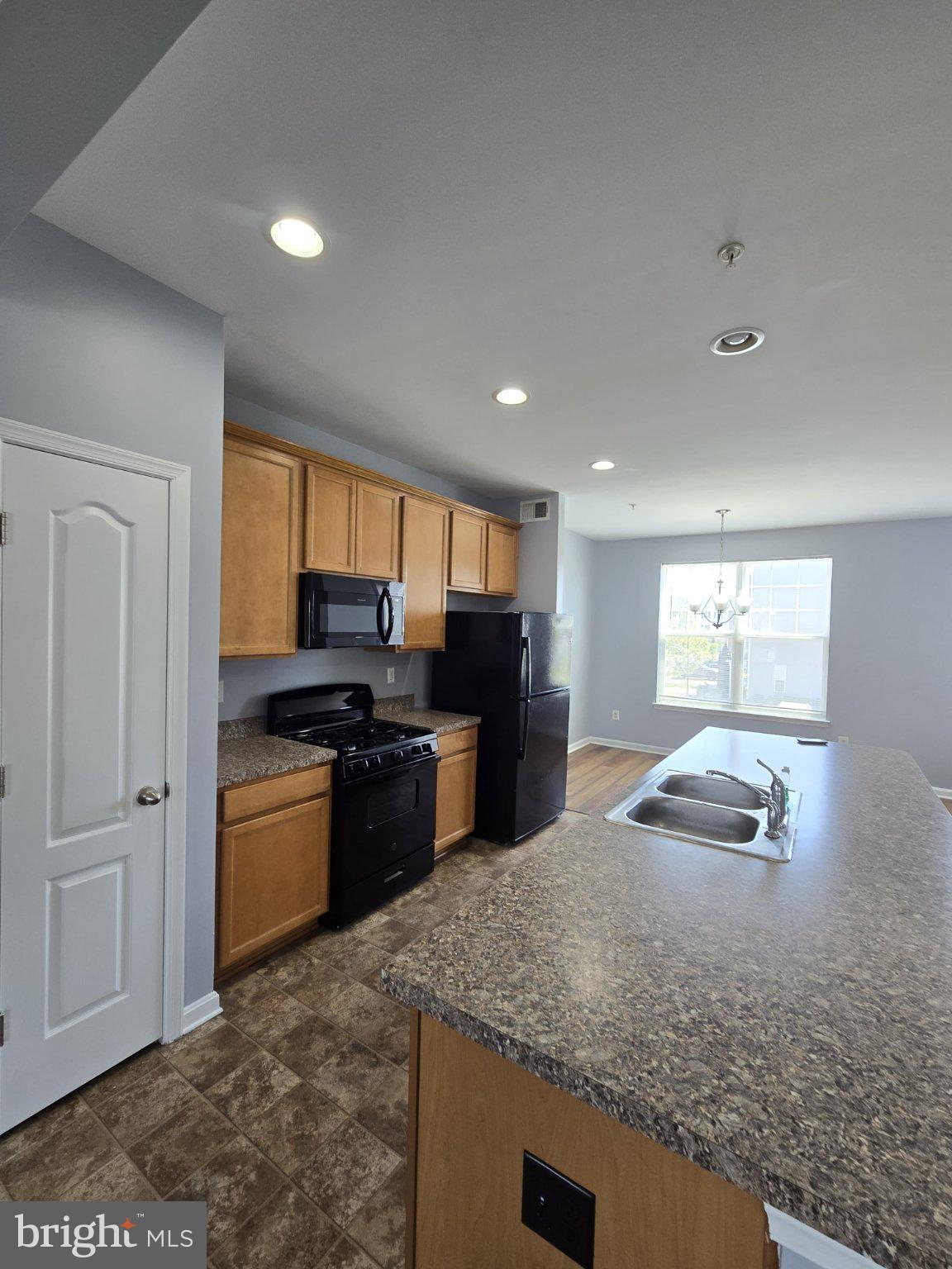 ADMIRALS LANDING - Residential
