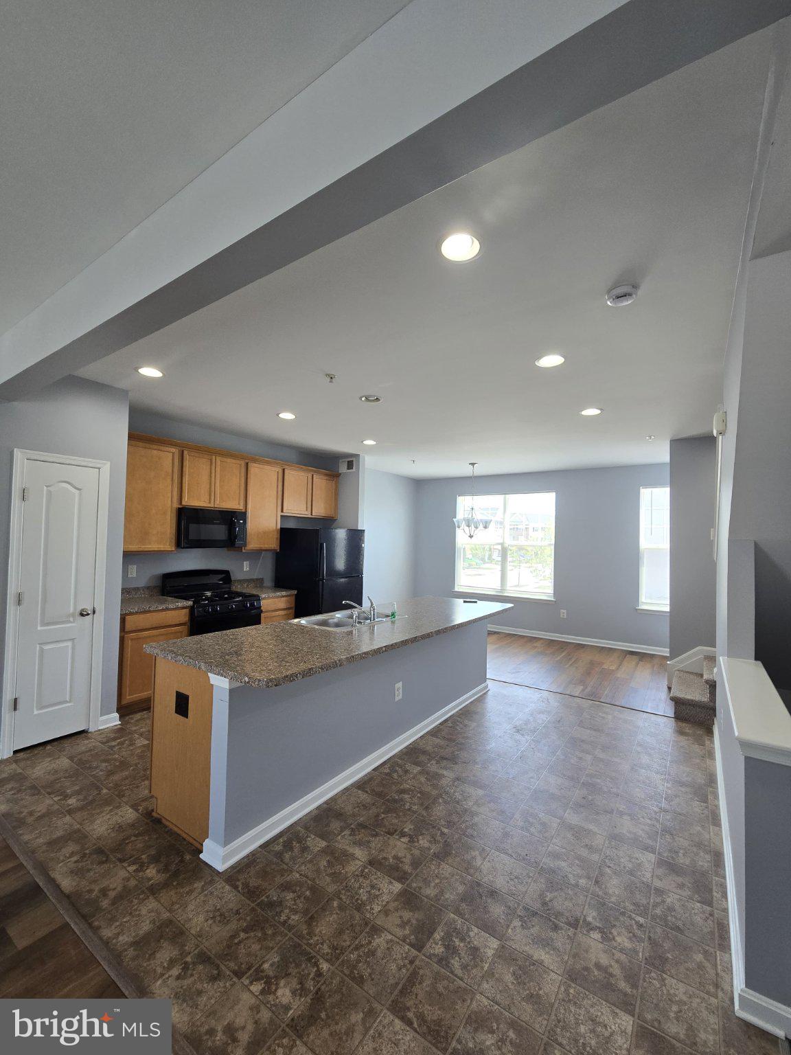 ADMIRALS LANDING - Residential