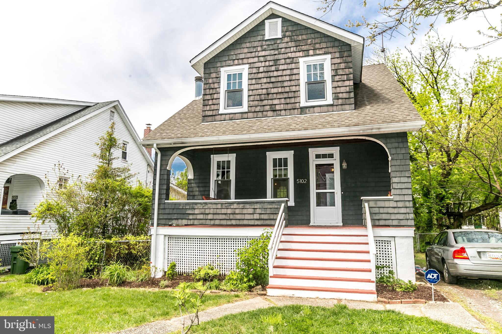 A  true 4 BR porch-front cottage in the Radnor Winston Historic District with a great combination of features -  4BR all on the 2nd floor, 1st floor powder room,  air conditioning, off-street parking, great floors and rear deck. Also includes updated bath, tankless water heater, 200 amp electric service and a fenced rear yard.  Conveniently located just blocks from the Notre Dame and Loyola campuses.  1 year HMS/Cinch Warranty.