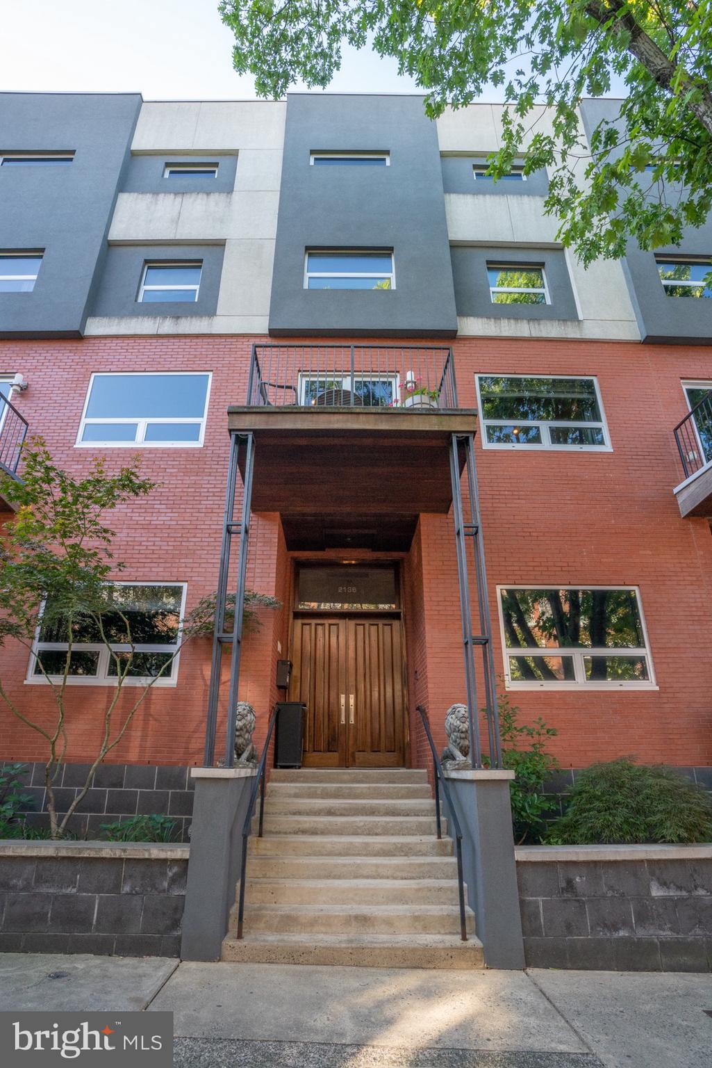 LOGAN SQUARE - Residential