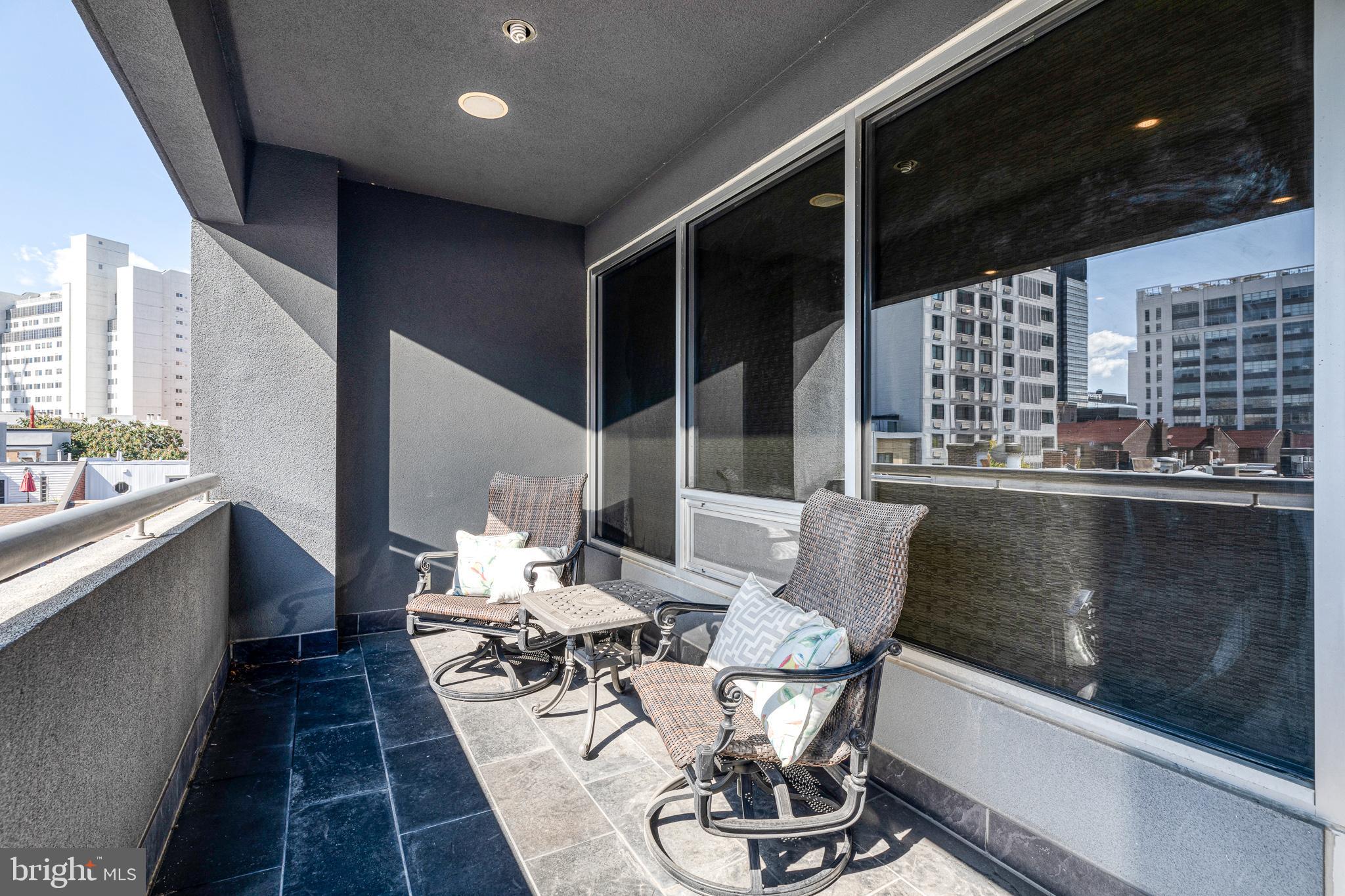 LOGAN SQUARE - Residential