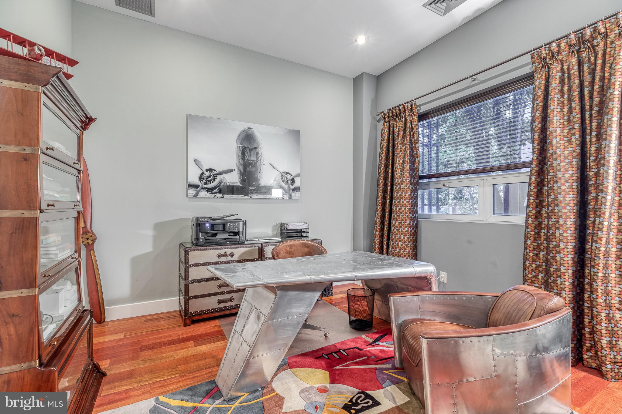 LOGAN SQUARE - Residential