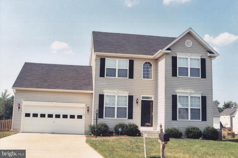 Beautiful like new colonial located on a quiet cul-de-sac.  New interior paint. 3 bedrooms, 2 1/2 baths, separate dining room, main level den/office, family room, modern kitchen w/breakfast nook, spacious deck, fenced back yard, 2 car garage, mud room and large lot.  Convenient to Pax River.