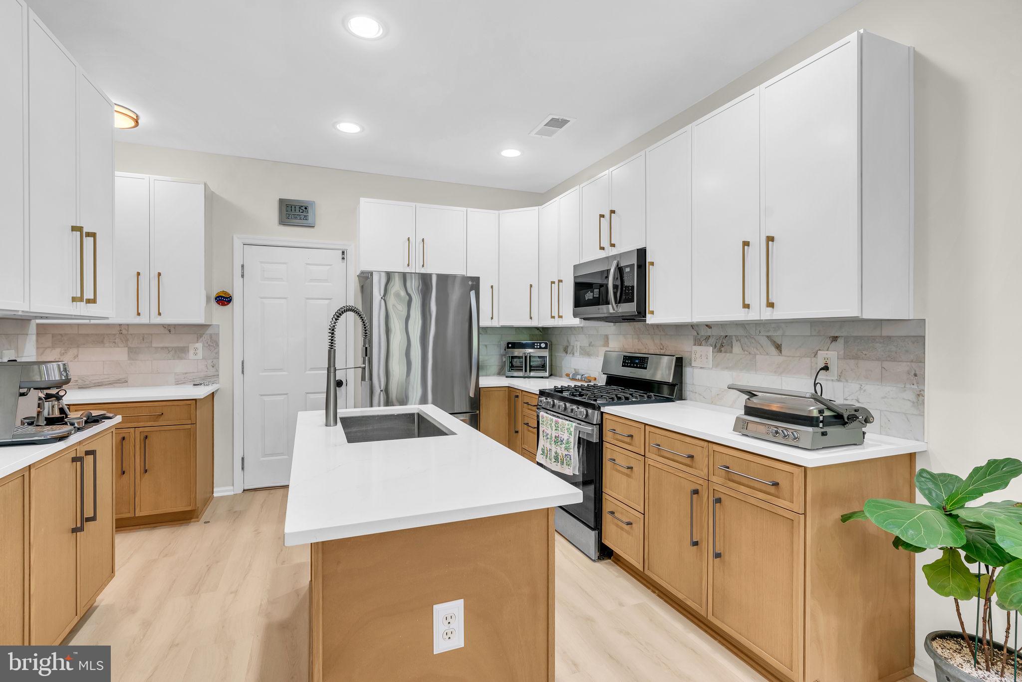 THE TOWNES CONDOMINIUM - Residential