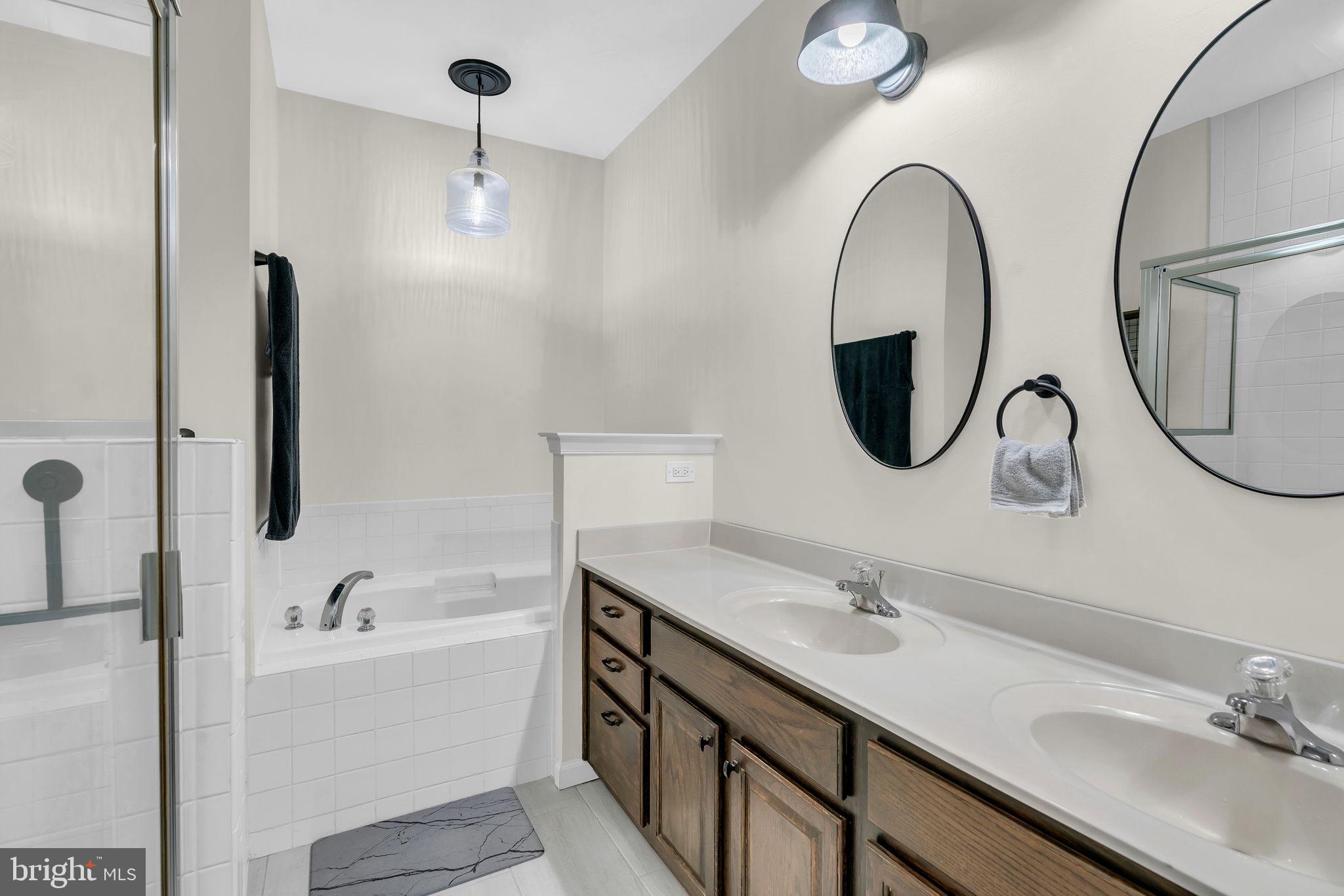 THE TOWNES CONDOMINIUM - Residential