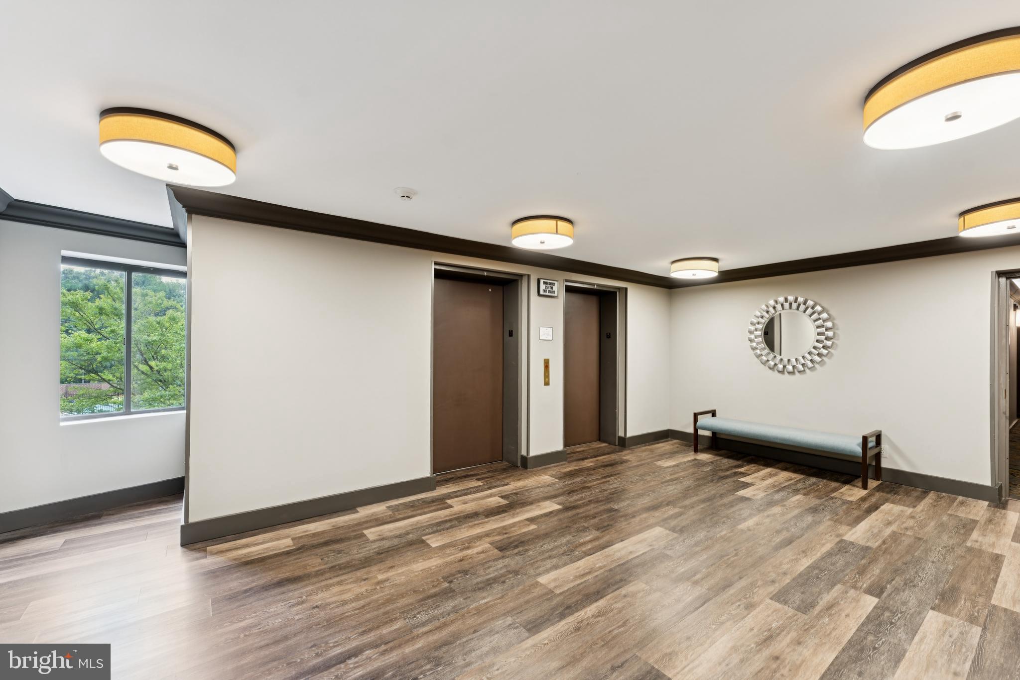 LAKESIDE PLAZA - Residential