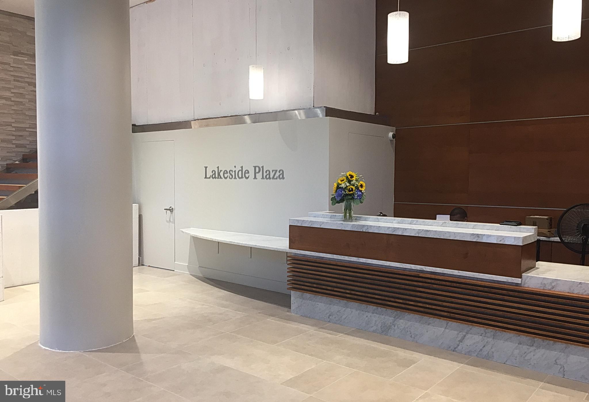 LAKESIDE PLAZA - Residential