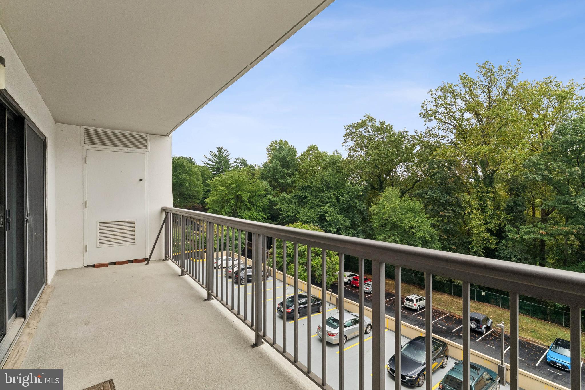 LAKESIDE PLAZA - Residential