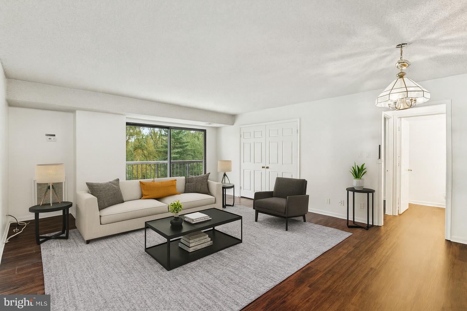 LAKESIDE PLAZA - Residential
