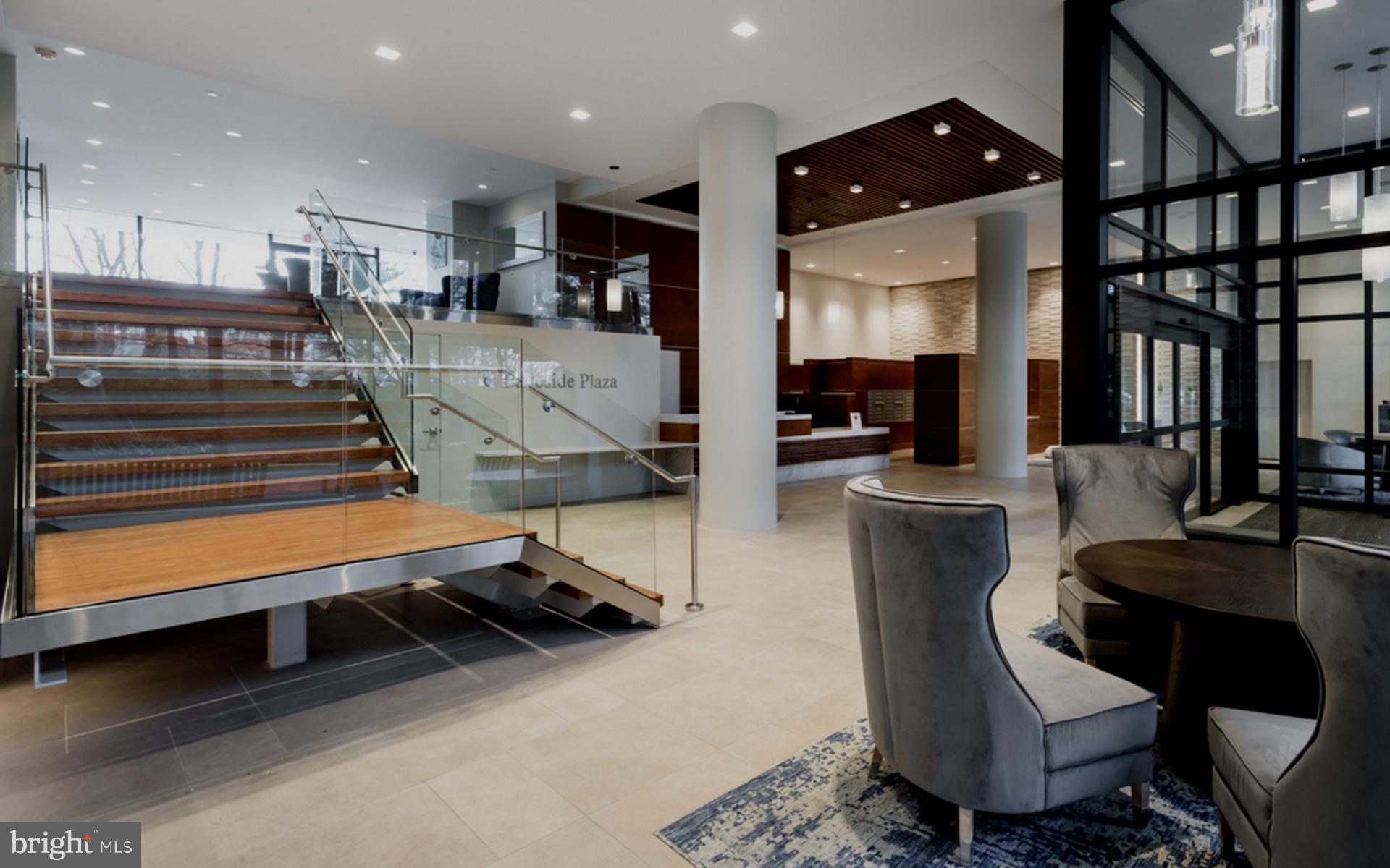 LAKESIDE PLAZA - Residential