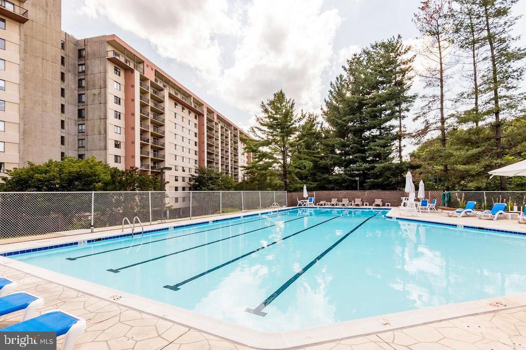 LAKESIDE PLAZA - Residential