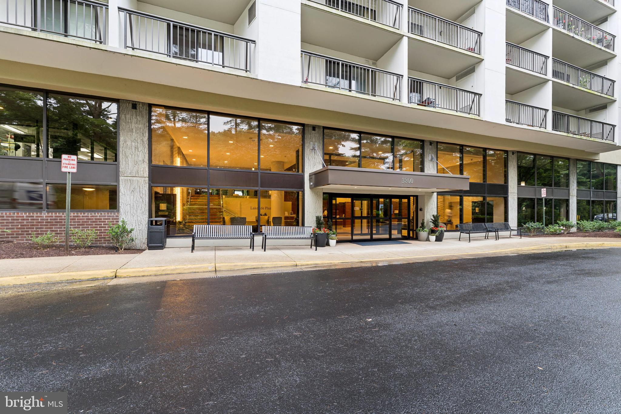 LAKESIDE PLAZA - Residential
